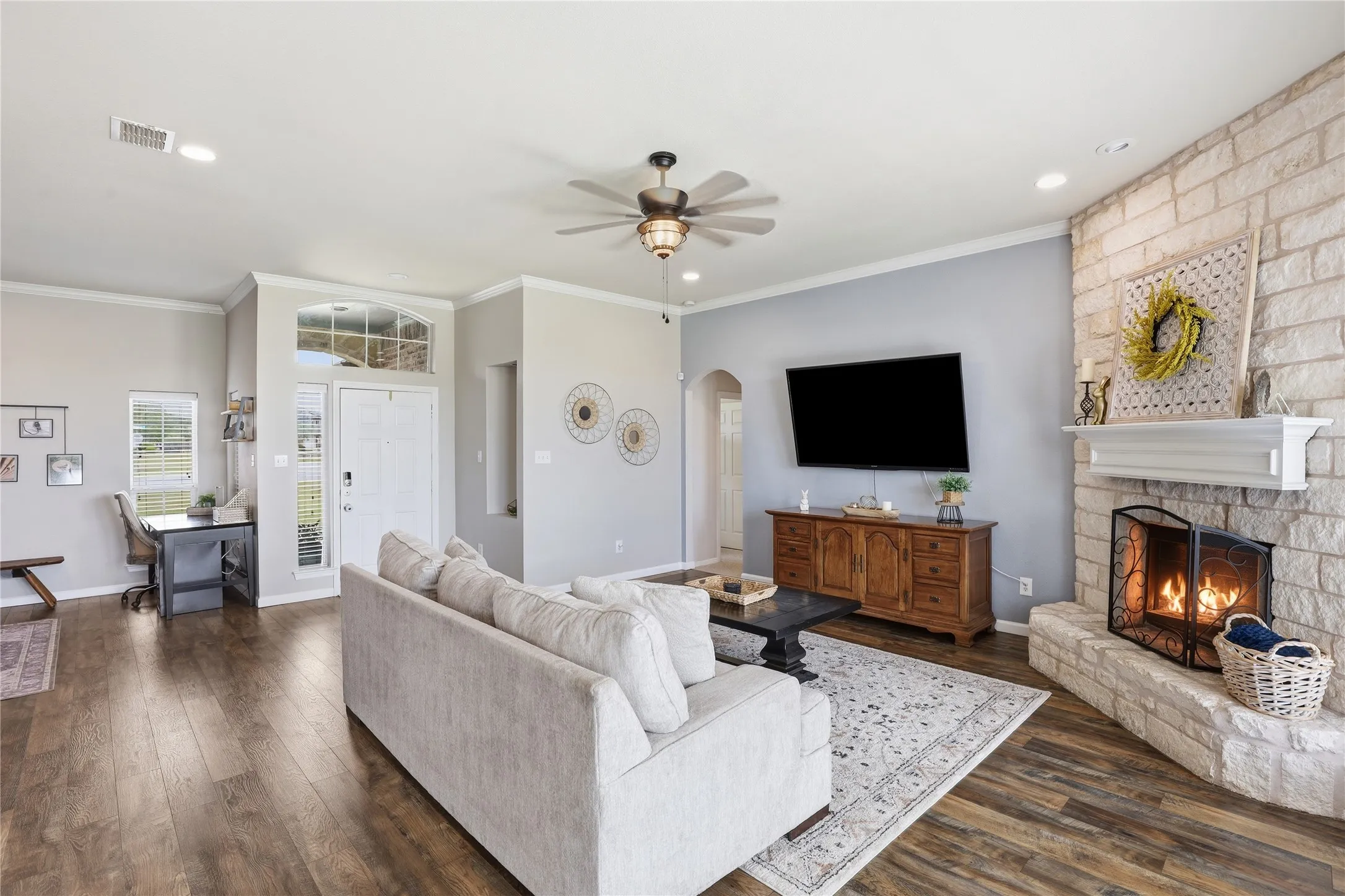 Single Family Residence For Sale in Parker County , 182 Portales Drive, Aledo, Texas 76008, 3 Bedroom, 2 Bathroom, 2 Garage spaces, 2,026 Sqft, built in 2005, mls#21233252, Real Estate Agent in Aledo, Homes For Sale in Parker county, Homes For Sale in Aledo, Realtor in Aledo Texas, Real Estate Brokerage Independent Realty Texas, Luminita Cordes Realtor