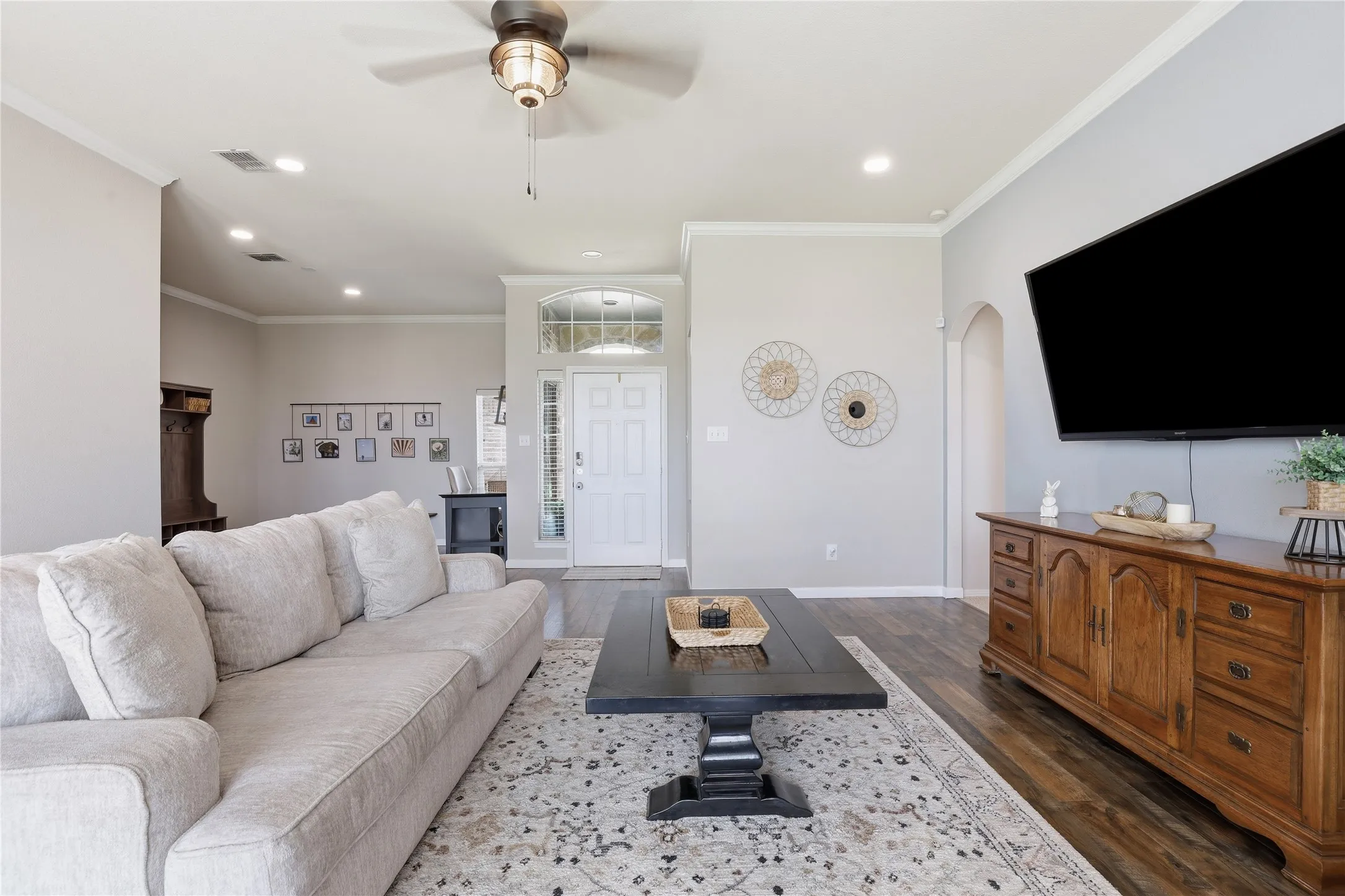 Single Family Residence For Sale in Parker County , 182 Portales Drive, Aledo, Texas 76008, 3 Bedroom, 2 Bathroom, 2 Garage spaces, 2,026 Sqft, built in 2005, mls#21233252, Real Estate Agent in Aledo, Homes For Sale in Parker county, Homes For Sale in Aledo, Realtor in Aledo Texas, Real Estate Brokerage Independent Realty Texas, Luminita Cordes Realtor