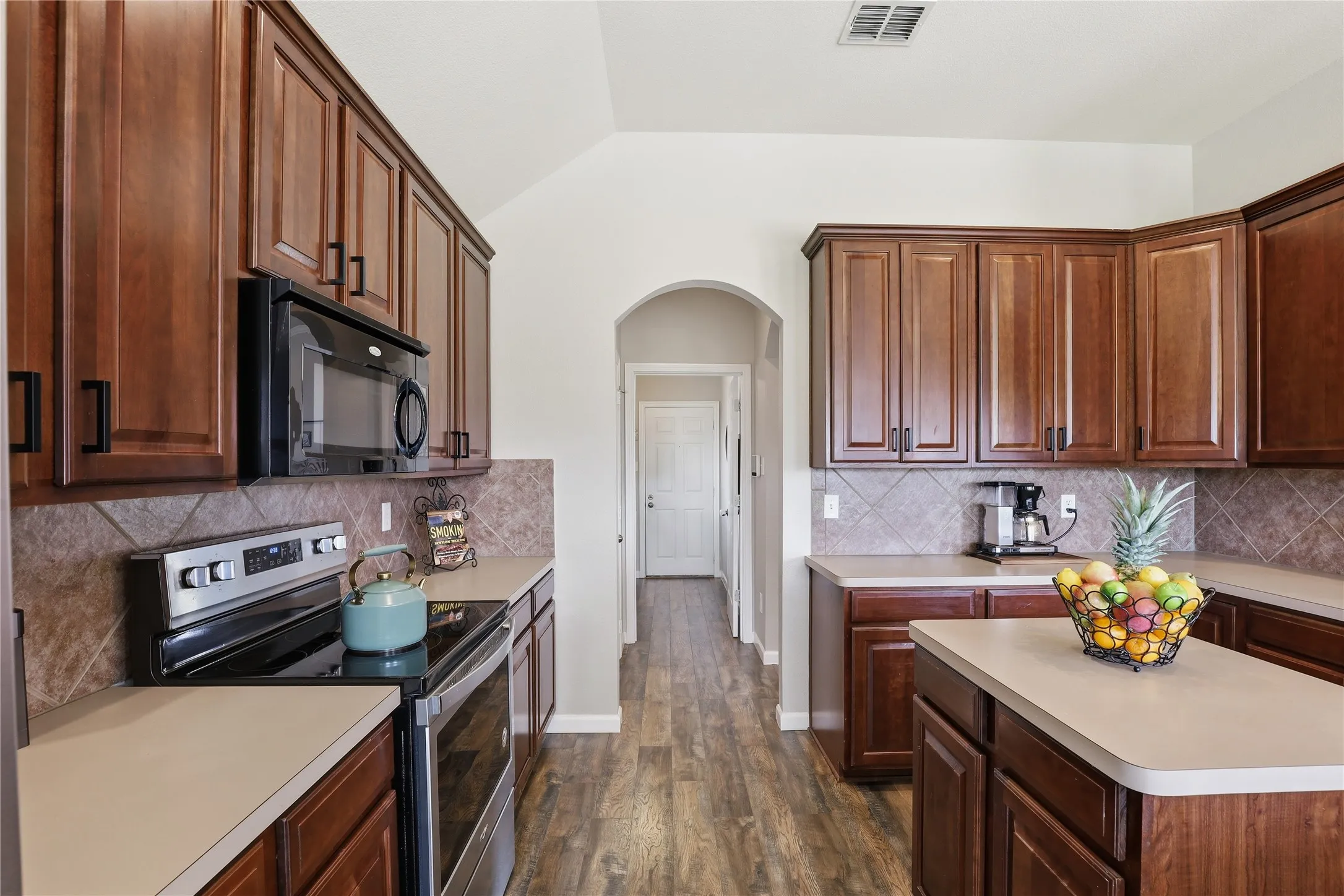 Single Family Residence For Sale in Parker County , 182 Portales Drive, Aledo, Texas 76008, 3 Bedroom, 2 Bathroom, 2 Garage spaces, 2,026 Sqft, built in 2005, mls#21233252, Real Estate Agent in Aledo, Homes For Sale in Parker county, Homes For Sale in Aledo, Realtor in Aledo Texas, Real Estate Brokerage Independent Realty Texas, Luminita Cordes Realtor