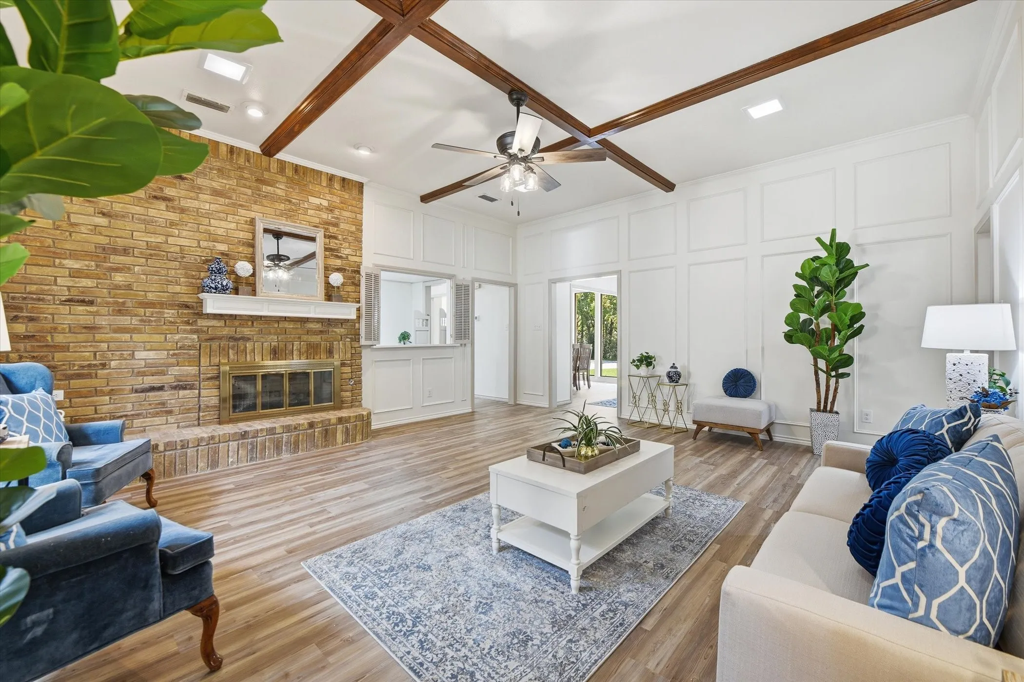 Single Family Residence For Sale in Tarrant County , 517 E Beady Road, Arlington, Texas 76006, 3 Bedroom, 2 Bathroom, 2 Garage spaces, 2,311 Sqft, built in 1978, mls#21233529, Real Estate Agent in Arlington, Homes For Sale in Tarrant county, Homes For Sale in Arlington, Realtor in Arlington Texas, Real Estate Brokerage Independent Realty Texas, Luminita Cordes Realtor