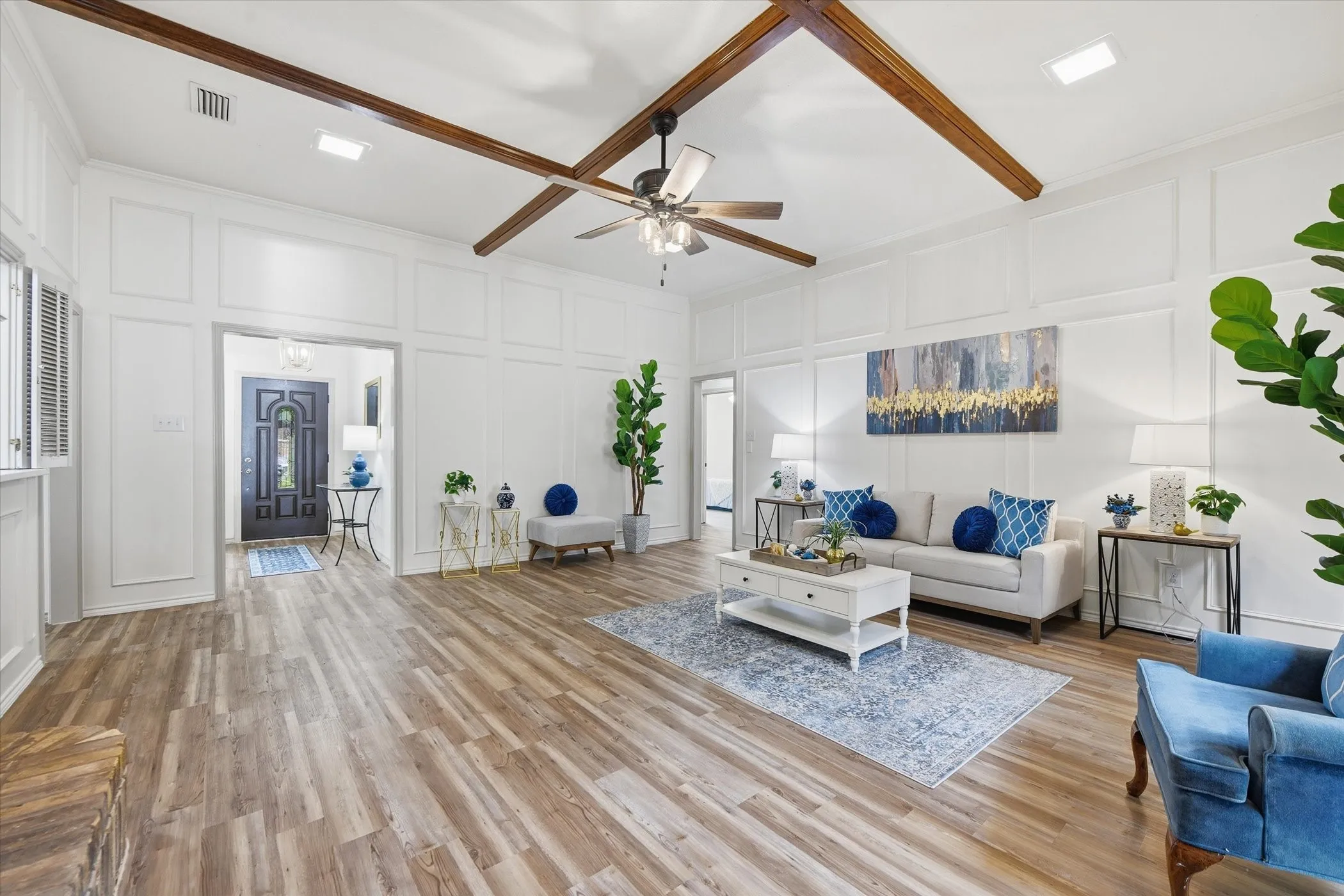 Single Family Residence For Sale in Tarrant County , 517 E Beady Road, Arlington, Texas 76006, 3 Bedroom, 2 Bathroom, 2 Garage spaces, 2,311 Sqft, built in 1978, mls#21233529, Real Estate Agent in Arlington, Homes For Sale in Tarrant county, Homes For Sale in Arlington, Realtor in Arlington Texas, Real Estate Brokerage Independent Realty Texas, Luminita Cordes Realtor