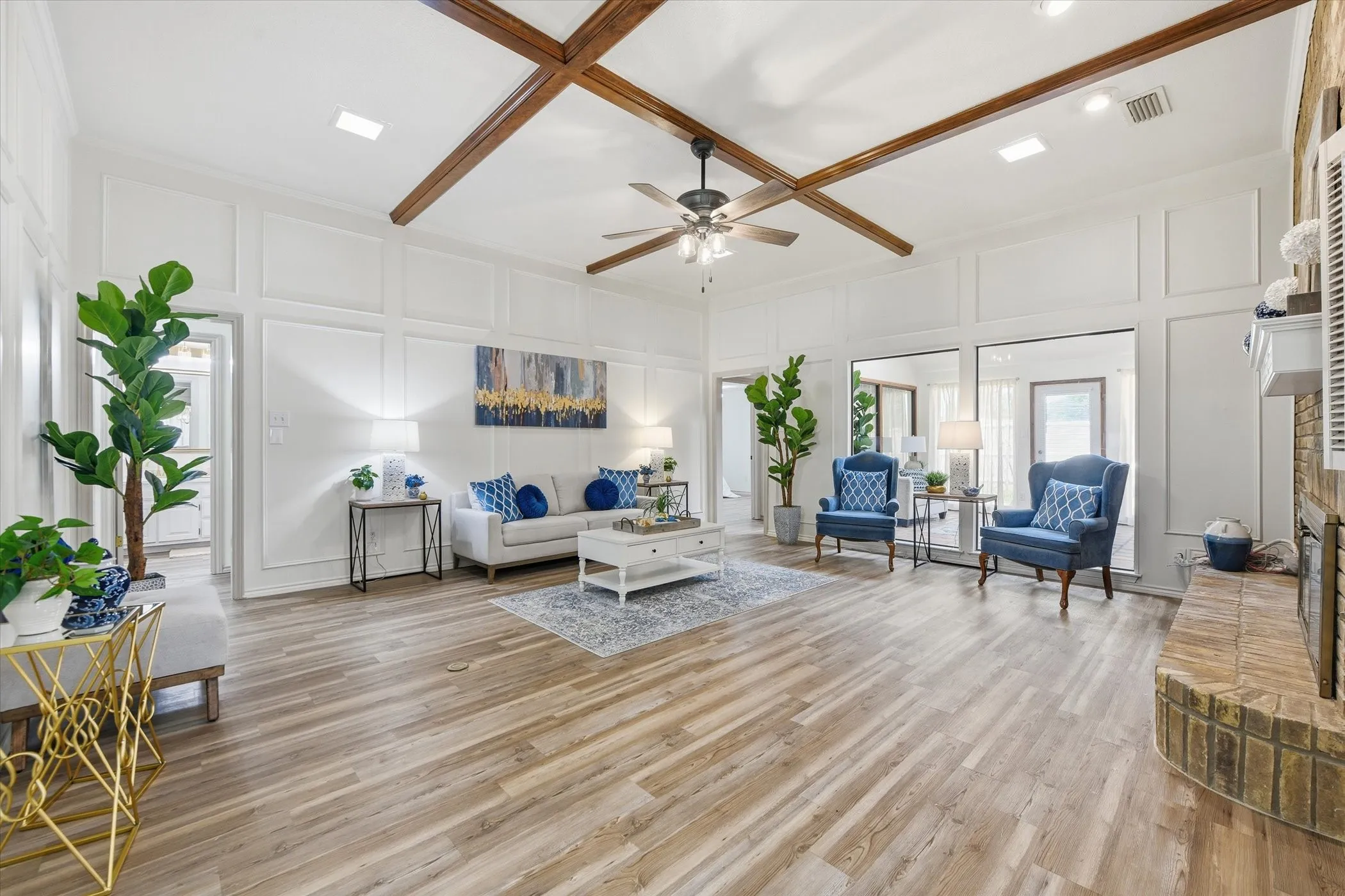 Single Family Residence For Sale in Tarrant County , 517 E Beady Road, Arlington, Texas 76006, 3 Bedroom, 2 Bathroom, 2 Garage spaces, 2,311 Sqft, built in 1978, mls#21233529, Real Estate Agent in Arlington, Homes For Sale in Tarrant county, Homes For Sale in Arlington, Realtor in Arlington Texas, Real Estate Brokerage Independent Realty Texas, Luminita Cordes Realtor