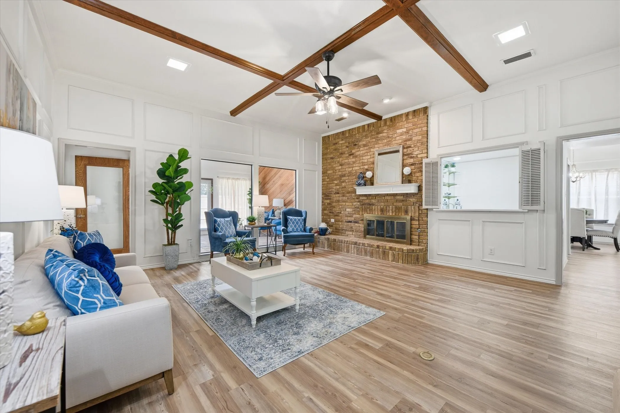 Single Family Residence For Sale in Tarrant County , 517 E Beady Road, Arlington, Texas 76006, 3 Bedroom, 2 Bathroom, 2 Garage spaces, 2,311 Sqft, built in 1978, mls#21233529, Real Estate Agent in Arlington, Homes For Sale in Tarrant county, Homes For Sale in Arlington, Realtor in Arlington Texas, Real Estate Brokerage Independent Realty Texas, Luminita Cordes Realtor