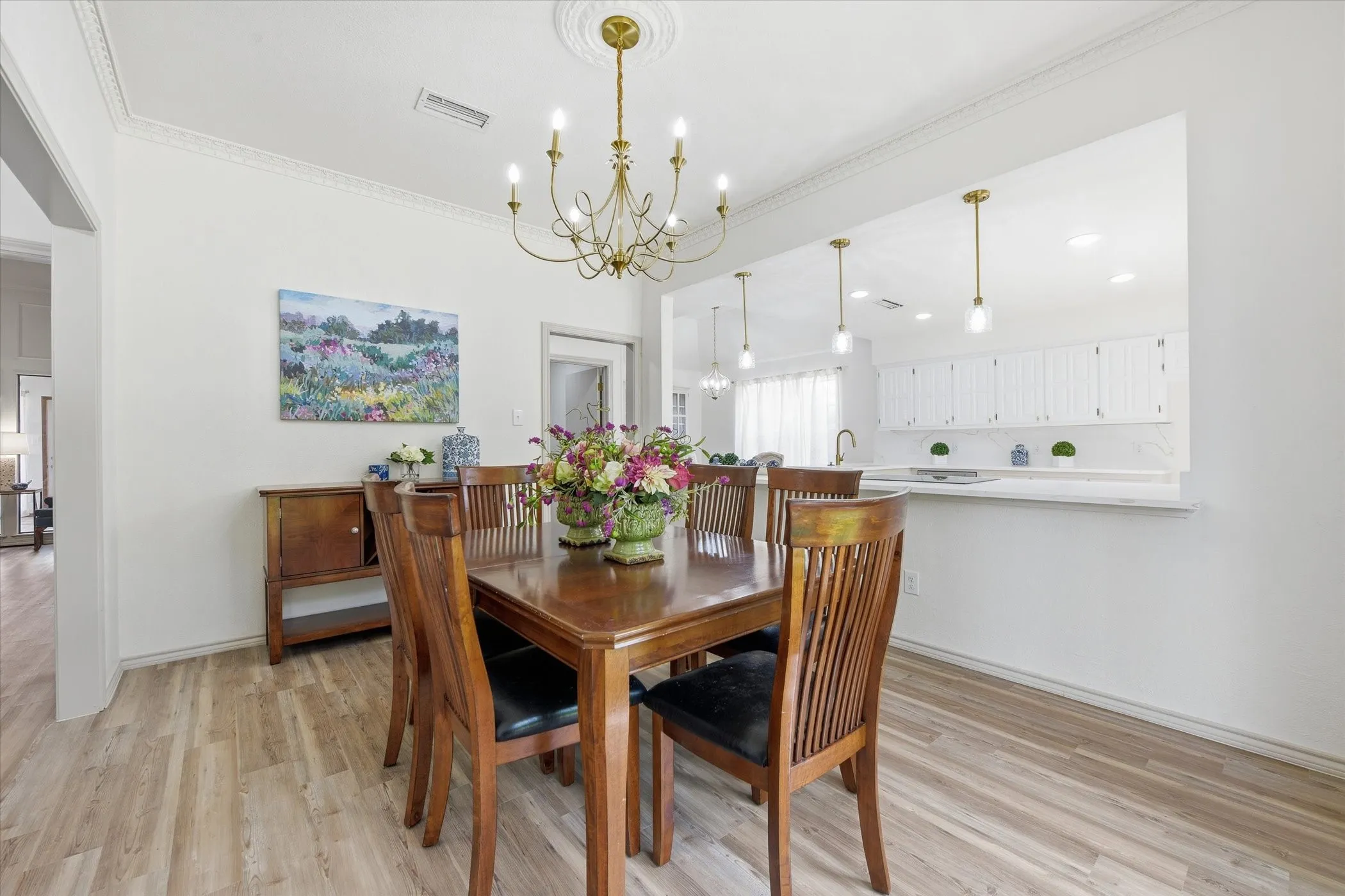 Single Family Residence For Sale in Tarrant County , 517 E Beady Road, Arlington, Texas 76006, 3 Bedroom, 2 Bathroom, 2 Garage spaces, 2,311 Sqft, built in 1978, mls#21233529, Real Estate Agent in Arlington, Homes For Sale in Tarrant county, Homes For Sale in Arlington, Realtor in Arlington Texas, Real Estate Brokerage Independent Realty Texas, Luminita Cordes Realtor