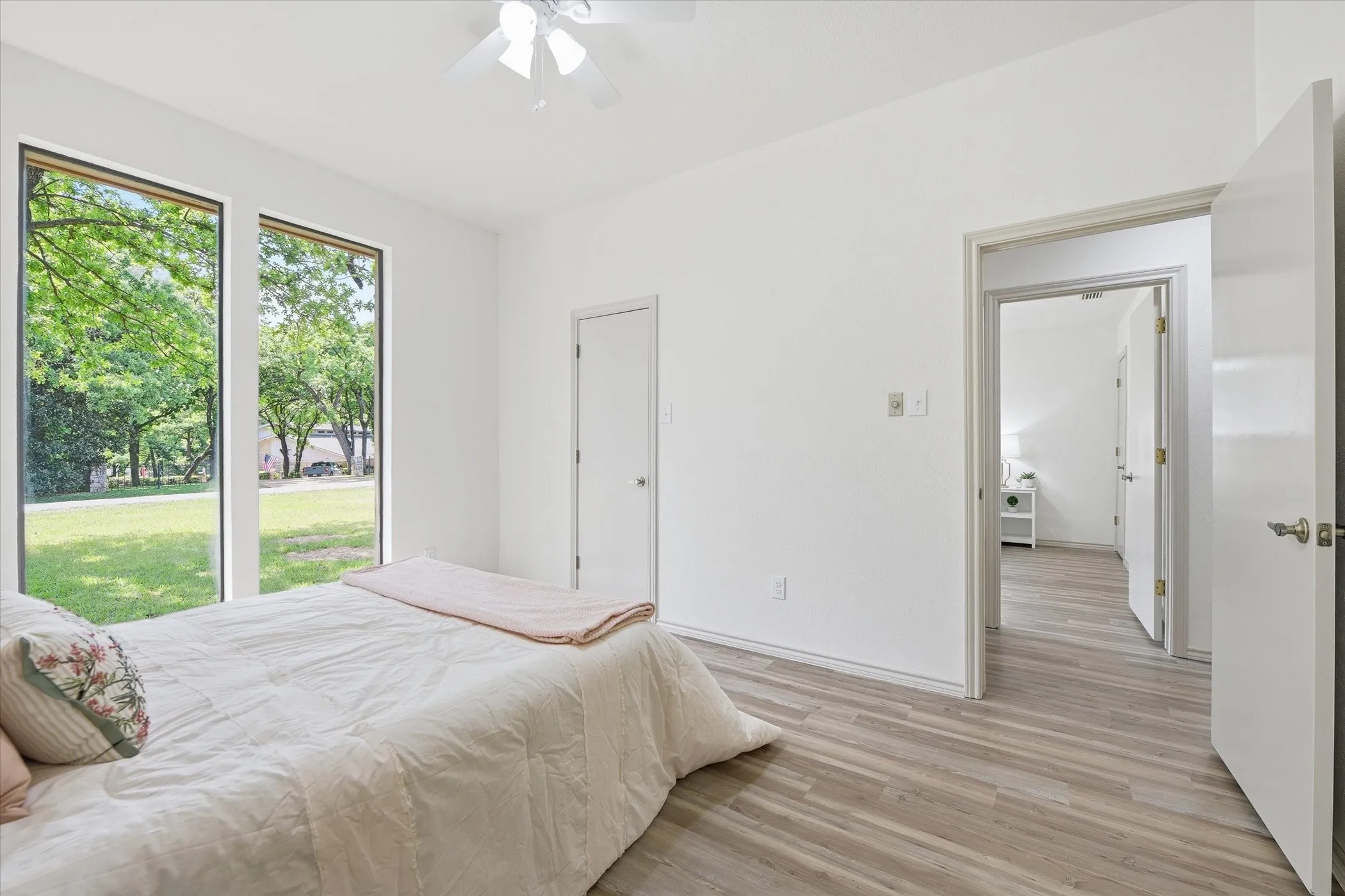 Single Family Residence For Sale in Tarrant County , 517 E Beady Road, Arlington, Texas 76006, 3 Bedroom, 2 Bathroom, 2 Garage spaces, 2,311 Sqft, built in 1978, mls#21233529, Real Estate Agent in Arlington, Homes For Sale in Tarrant county, Homes For Sale in Arlington, Realtor in Arlington Texas, Real Estate Brokerage Independent Realty Texas, Luminita Cordes Realtor