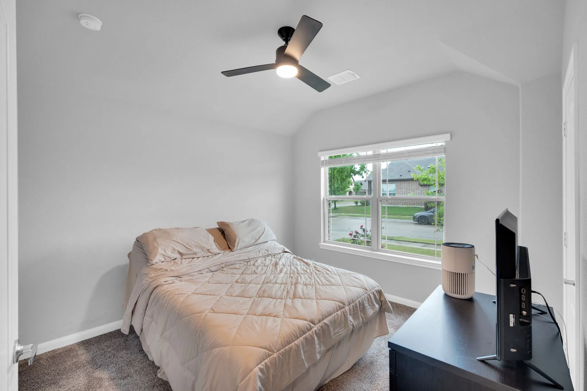 Single Family Residence For Sale in Johnson County , 241 White Tail Lane, Alvarado, Texas 76009, 3 Bedroom, 2 Bathroom, 2 Garage spaces, 2,096 Sqft, built in 2021, mls#21231155, Real Estate Agent in Alvarado, Homes For Sale in Johnson county, Homes For Sale in Alvarado, Realtor in Alvarado Texas, Real Estate Brokerage Independent Realty Texas, Luminita Cordes Realtor