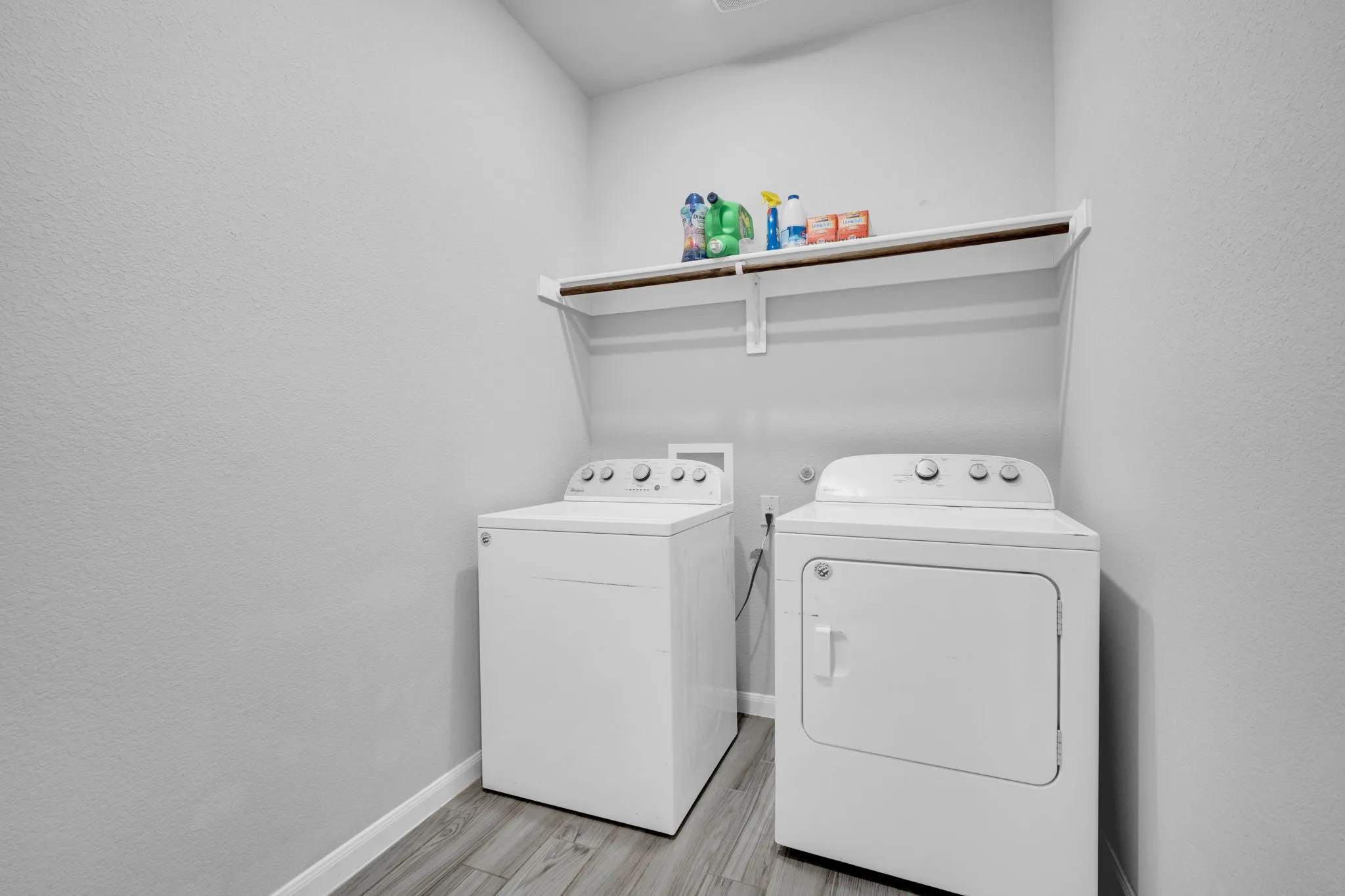 Single Family Residence For Sale in Johnson County , 241 White Tail Lane, Alvarado, Texas 76009, 3 Bedroom, 2 Bathroom, 2 Garage spaces, 2,096 Sqft, built in 2021, mls#21231155, Real Estate Agent in Alvarado, Homes For Sale in Johnson county, Homes For Sale in Alvarado, Realtor in Alvarado Texas, Real Estate Brokerage Independent Realty Texas, Luminita Cordes Realtor