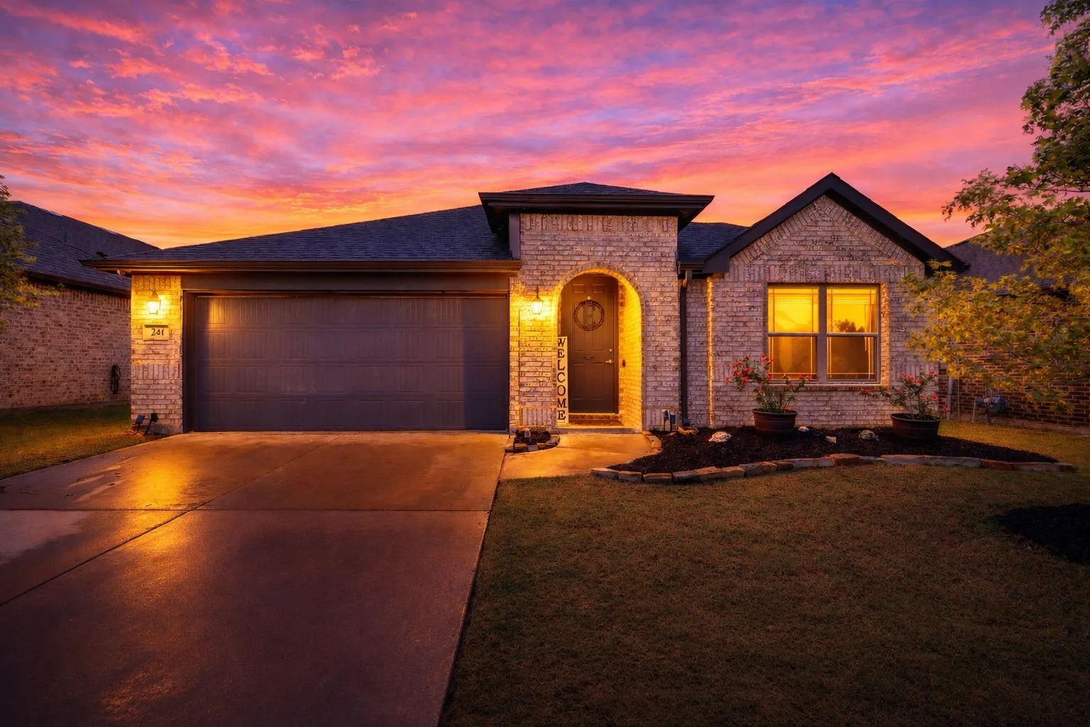 Single Family Residence For Sale in Johnson County , 241 White Tail Lane, Alvarado, Texas 76009, 3 Bedroom, 2 Bathroom, 2 Garage spaces, 2,096 Sqft, built in 2021, mls#21231155, Real Estate Agent in Alvarado, Homes For Sale in Johnson county, Homes For Sale in Alvarado, Realtor in Alvarado Texas, Real Estate Brokerage Independent Realty Texas, Luminita Cordes Realtor