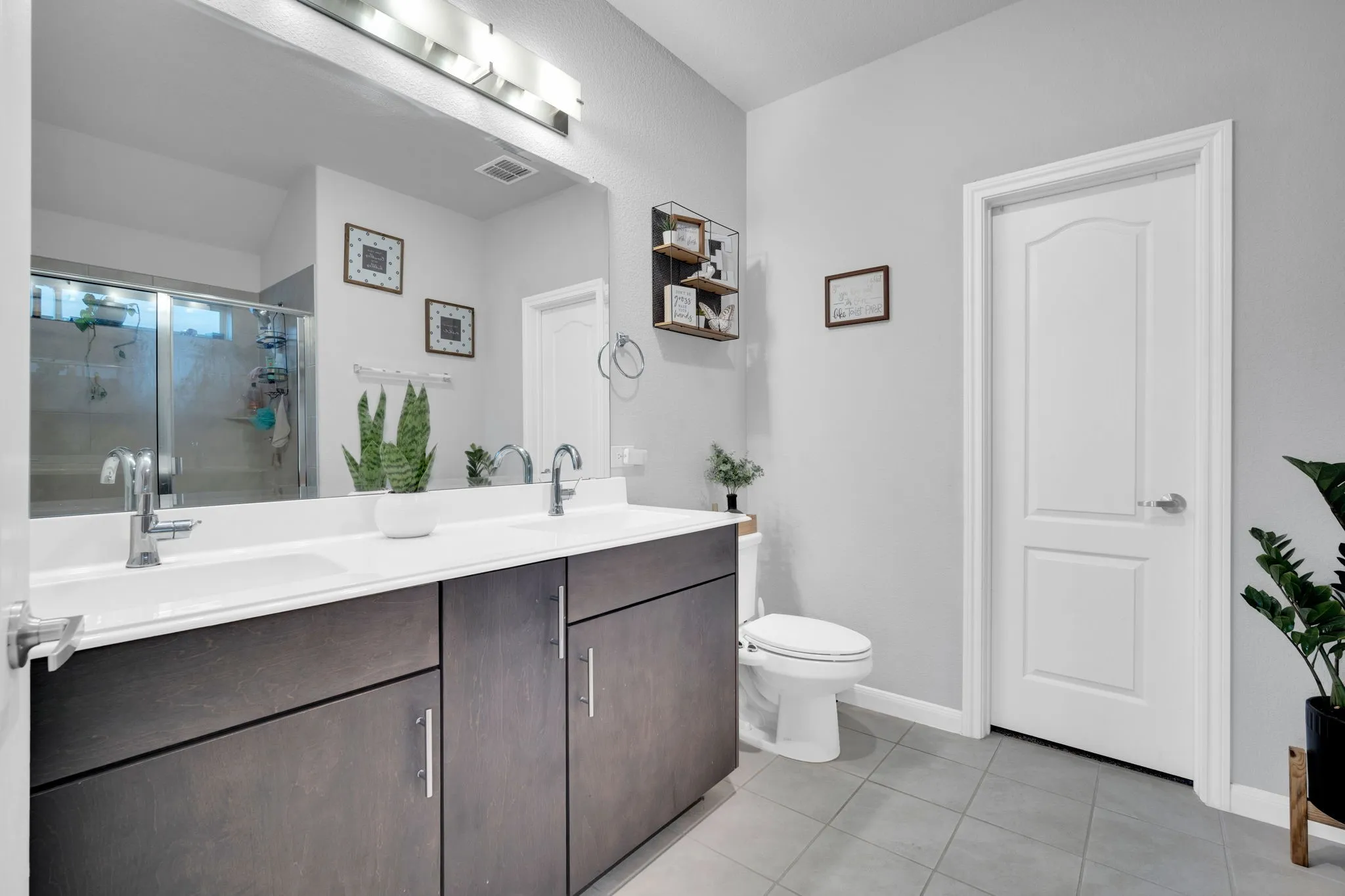 Single Family Residence For Sale in Johnson County , 241 White Tail Lane, Alvarado, Texas 76009, 3 Bedroom, 2 Bathroom, 2 Garage spaces, 2,096 Sqft, built in 2021, mls#21231155, Real Estate Agent in Alvarado, Homes For Sale in Johnson county, Homes For Sale in Alvarado, Realtor in Alvarado Texas, Real Estate Brokerage Independent Realty Texas, Luminita Cordes Realtor