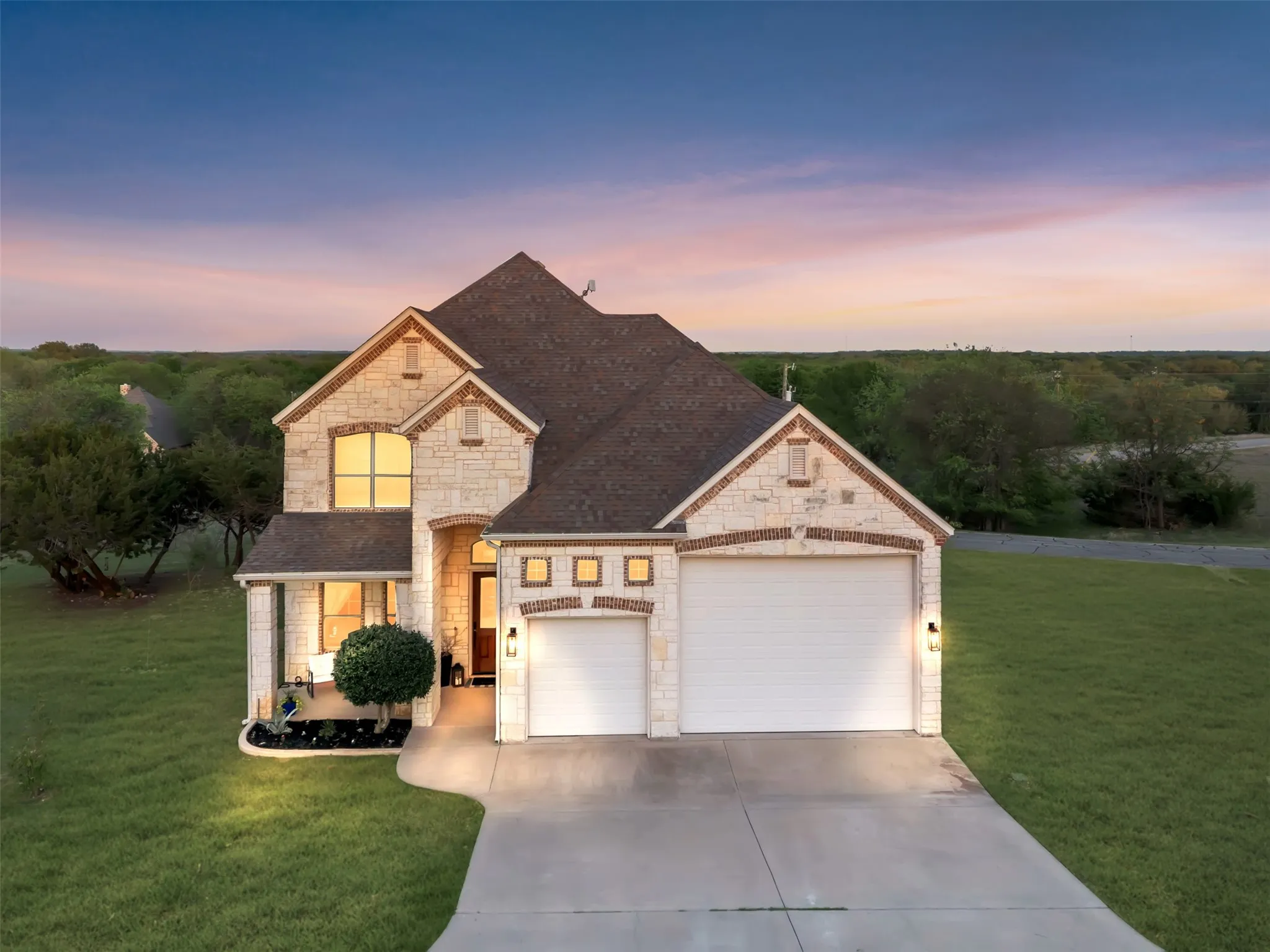Single Family Residence For Sale in Hill County , 42176 Augusta Drive, Whitney, Texas 76692, 4 Bedroom, 3 Bathroom, 3 Garage spaces, 3,594 Sqft, built in 2010, Preowned, mls#21229532, Real Estate Agent in Whitney, Homes For Sale in Hill county, Homes For Sale in Whitney, Realtor in Whitney Texas, Real Estate Brokerage Independent Realty Texas, Luminita Cordes Realtor