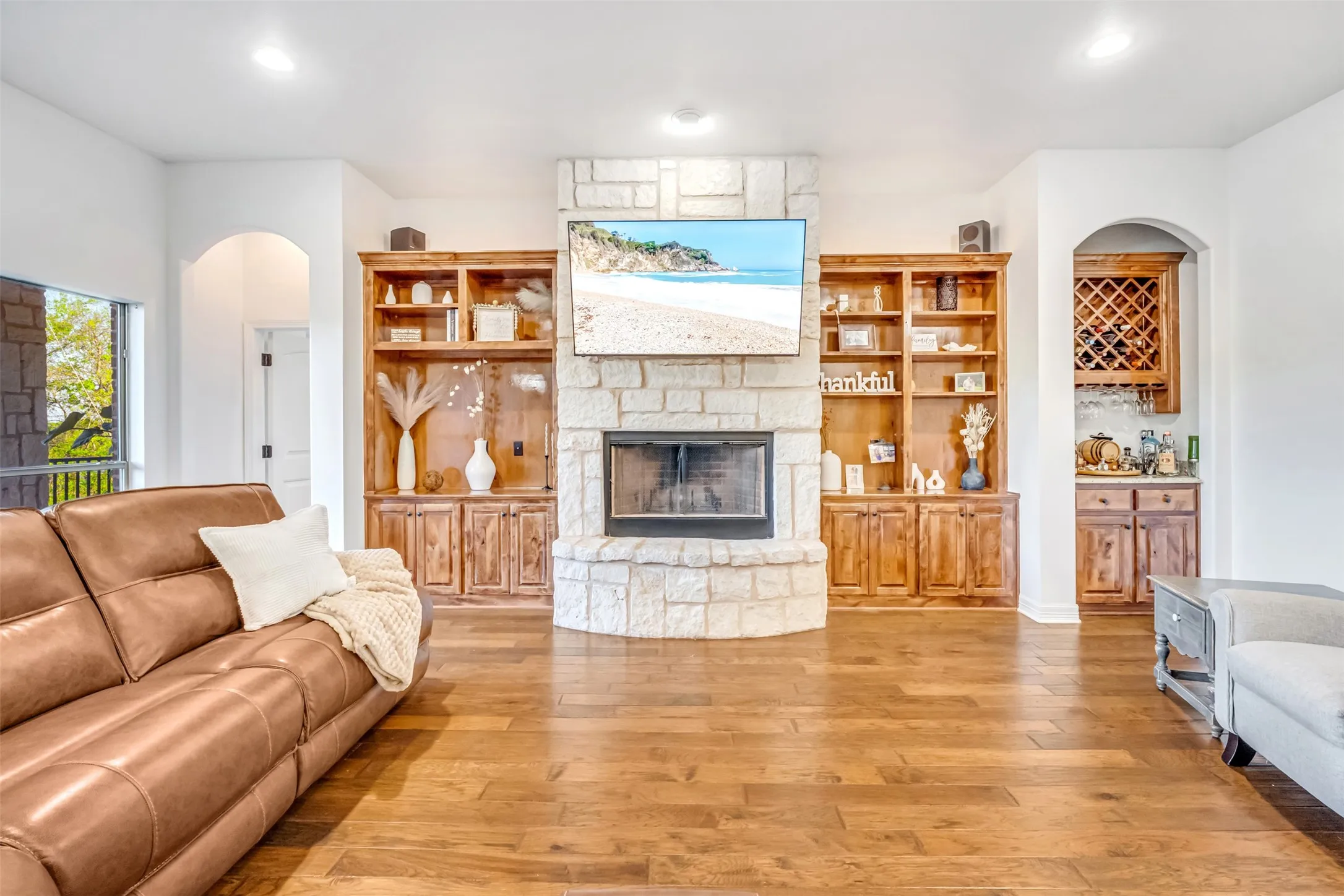 Single Family Residence For Sale in Hill County , 42176 Augusta Drive, Whitney, Texas 76692, 4 Bedroom, 3 Bathroom, 3 Garage spaces, 3,594 Sqft, built in 2010, Preowned, mls#21229532, Real Estate Agent in Whitney, Homes For Sale in Hill county, Homes For Sale in Whitney, Realtor in Whitney Texas, Real Estate Brokerage Independent Realty Texas, Luminita Cordes Realtor