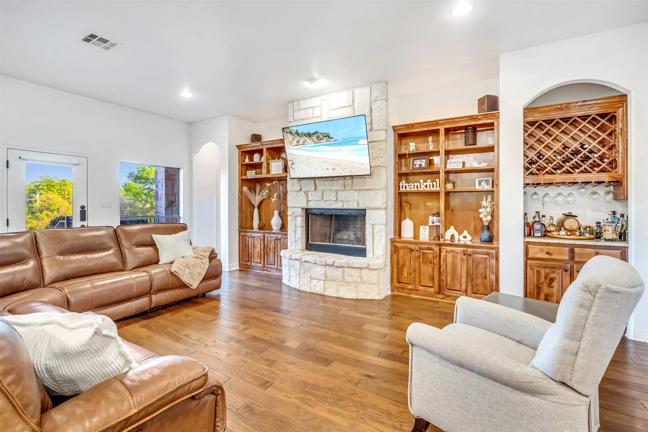 Single Family Residence For Sale in Hill County , 42176 Augusta Drive, Whitney, Texas 76692, 4 Bedroom, 3 Bathroom, 3 Garage spaces, 3,594 Sqft, built in 2010, Preowned, mls#21229532, Real Estate Agent in Whitney, Homes For Sale in Hill county, Homes For Sale in Whitney, Realtor in Whitney Texas, Real Estate Brokerage Independent Realty Texas, Luminita Cordes Realtor