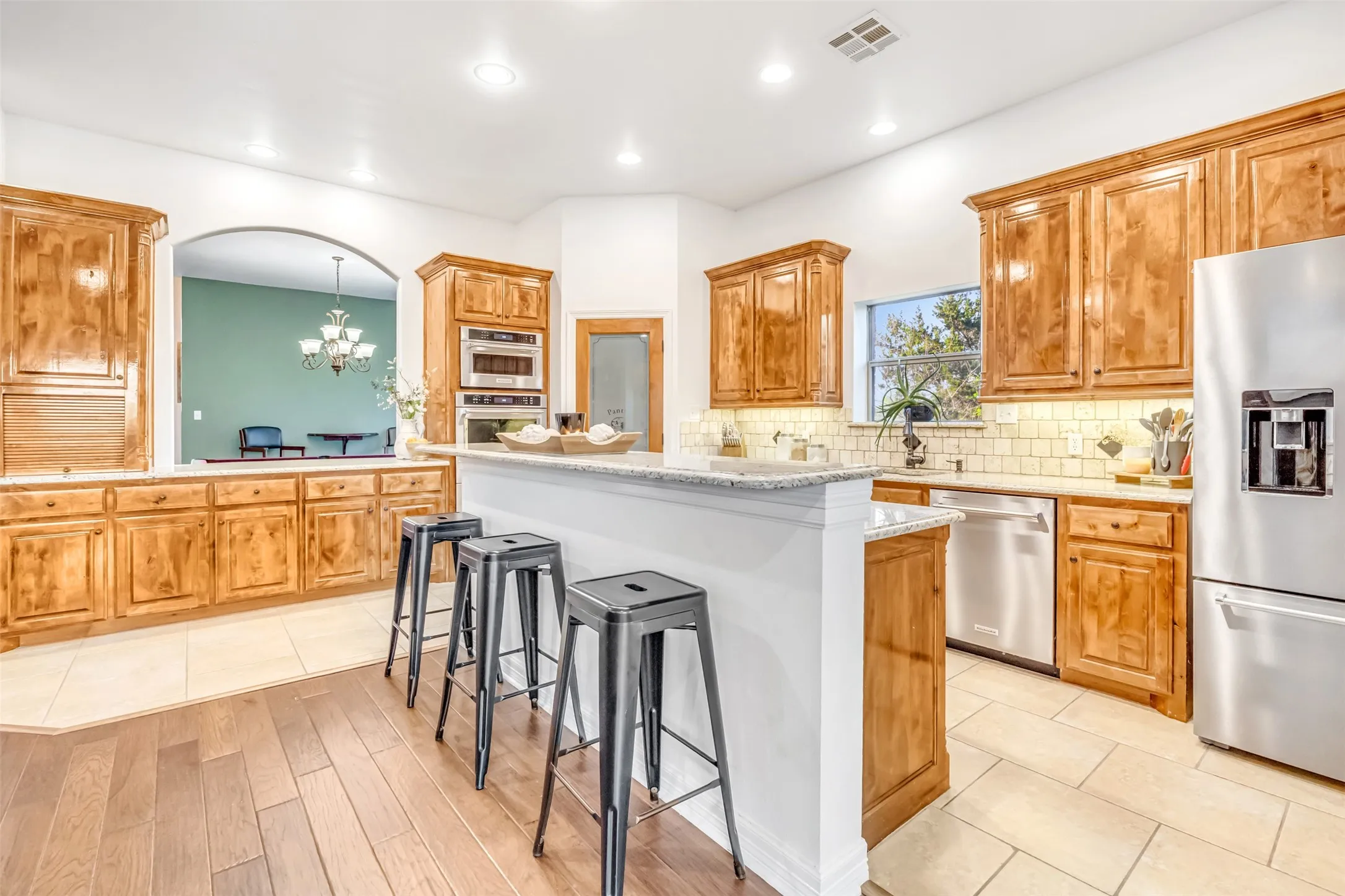 Single Family Residence For Sale in Hill County , 42176 Augusta Drive, Whitney, Texas 76692, 4 Bedroom, 3 Bathroom, 3 Garage spaces, 3,594 Sqft, built in 2010, Preowned, mls#21229532, Real Estate Agent in Whitney, Homes For Sale in Hill county, Homes For Sale in Whitney, Realtor in Whitney Texas, Real Estate Brokerage Independent Realty Texas, Luminita Cordes Realtor