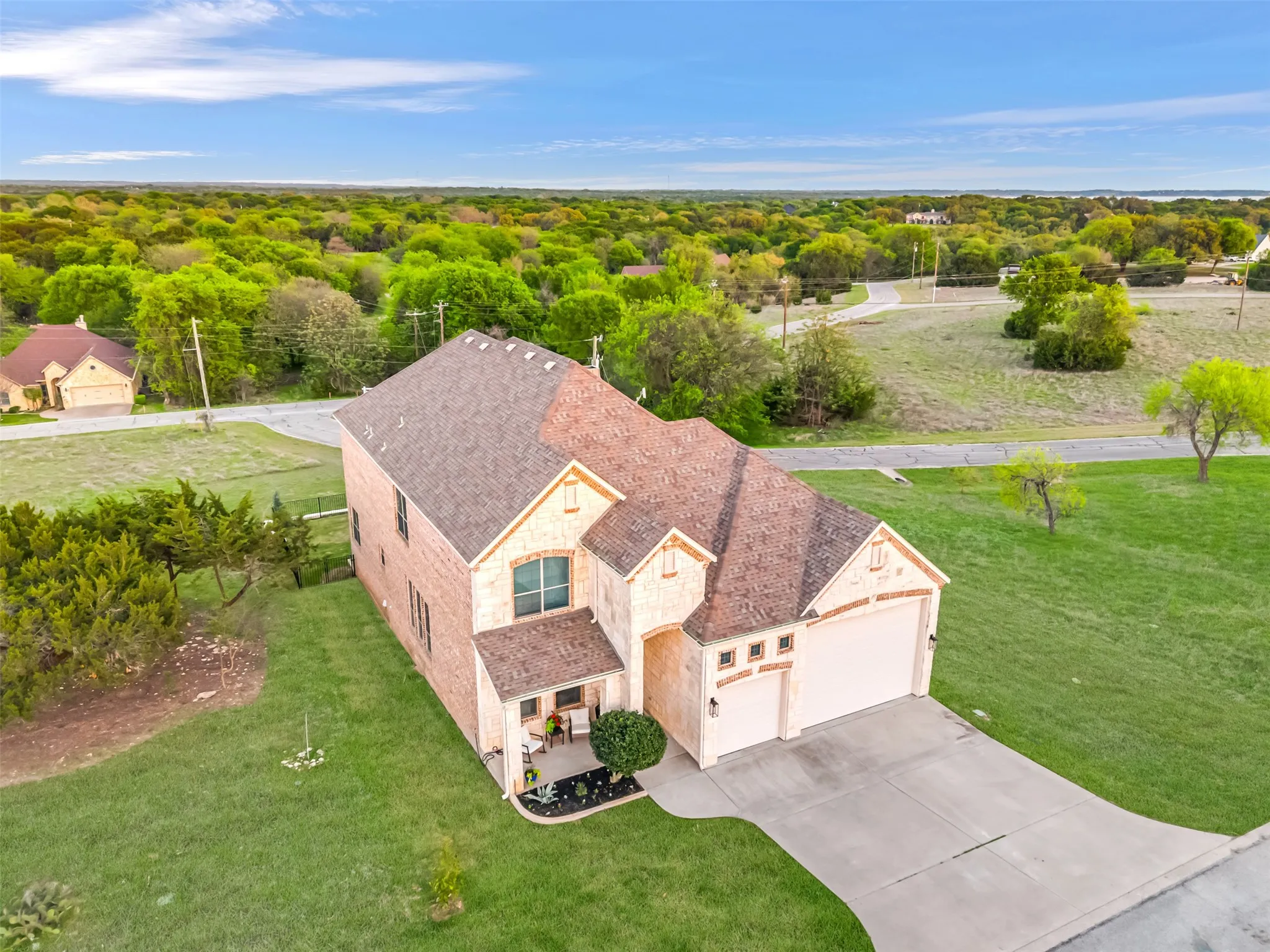 Single Family Residence For Sale in Hill County , 42176 Augusta Drive, Whitney, Texas 76692, 4 Bedroom, 3 Bathroom, 3 Garage spaces, 3,594 Sqft, built in 2010, Preowned, mls#21229532, Real Estate Agent in Whitney, Homes For Sale in Hill county, Homes For Sale in Whitney, Realtor in Whitney Texas, Real Estate Brokerage Independent Realty Texas, Luminita Cordes Realtor