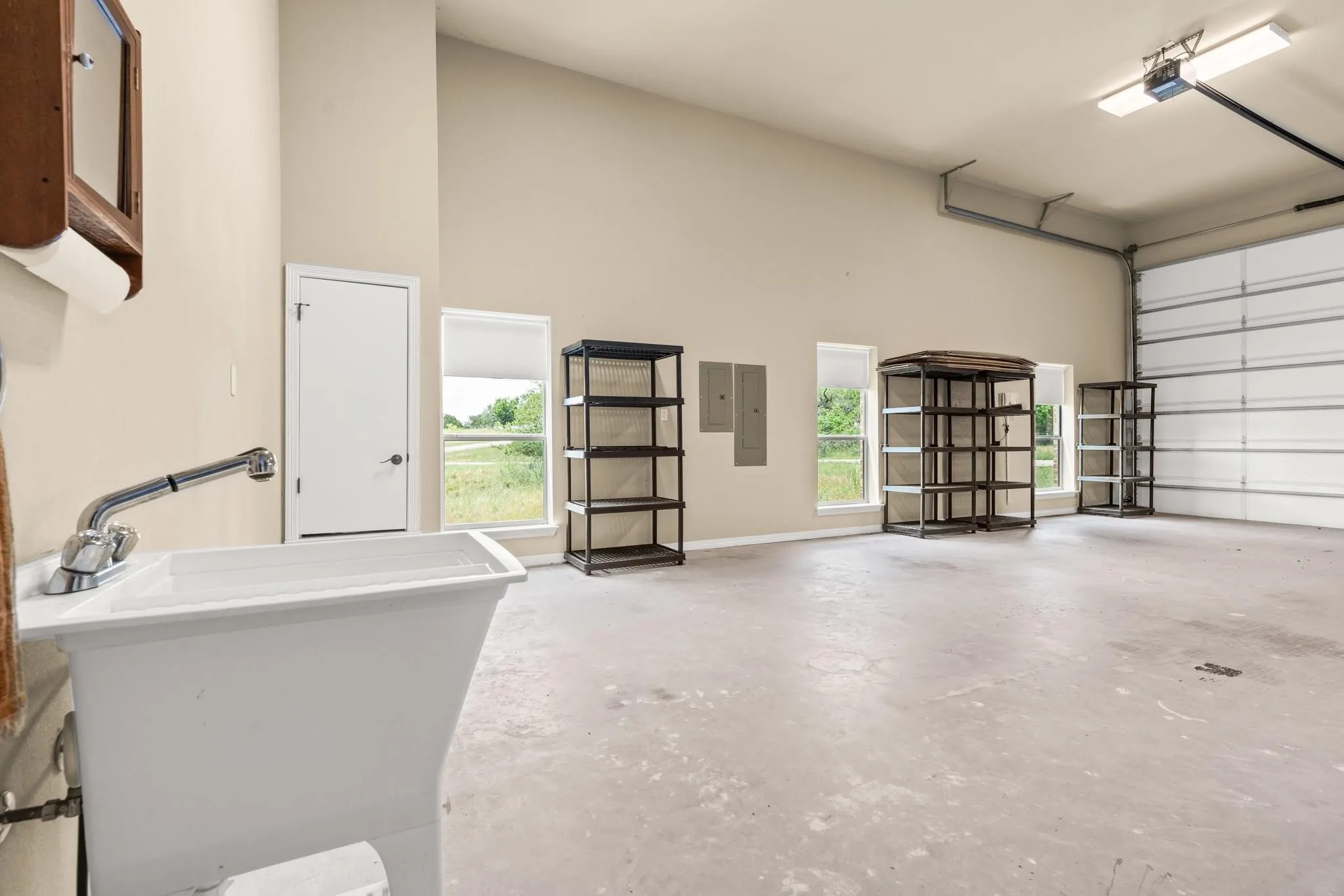 Single Family Residence For Sale in Hill County , 42176 Augusta Drive, Whitney, Texas 76692, 4 Bedroom, 3 Bathroom, 3 Garage spaces, 3,594 Sqft, built in 2010, Preowned, mls#21229532, Real Estate Agent in Whitney, Homes For Sale in Hill county, Homes For Sale in Whitney, Realtor in Whitney Texas, Real Estate Brokerage Independent Realty Texas, Luminita Cordes Realtor