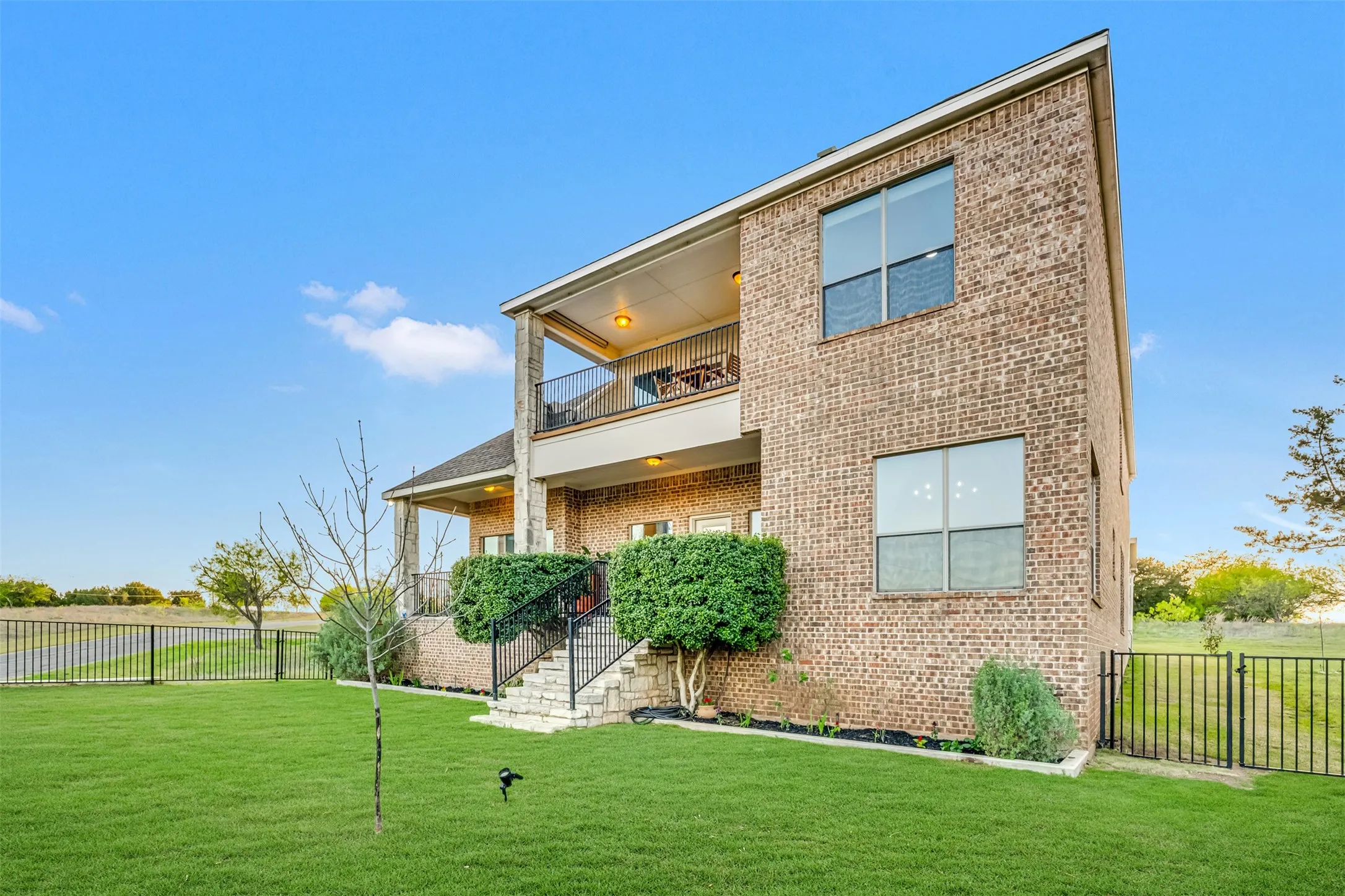 Single Family Residence For Sale in Hill County , 42176 Augusta Drive, Whitney, Texas 76692, 4 Bedroom, 3 Bathroom, 3 Garage spaces, 3,594 Sqft, built in 2010, Preowned, mls#21229532, Real Estate Agent in Whitney, Homes For Sale in Hill county, Homes For Sale in Whitney, Realtor in Whitney Texas, Real Estate Brokerage Independent Realty Texas, Luminita Cordes Realtor
