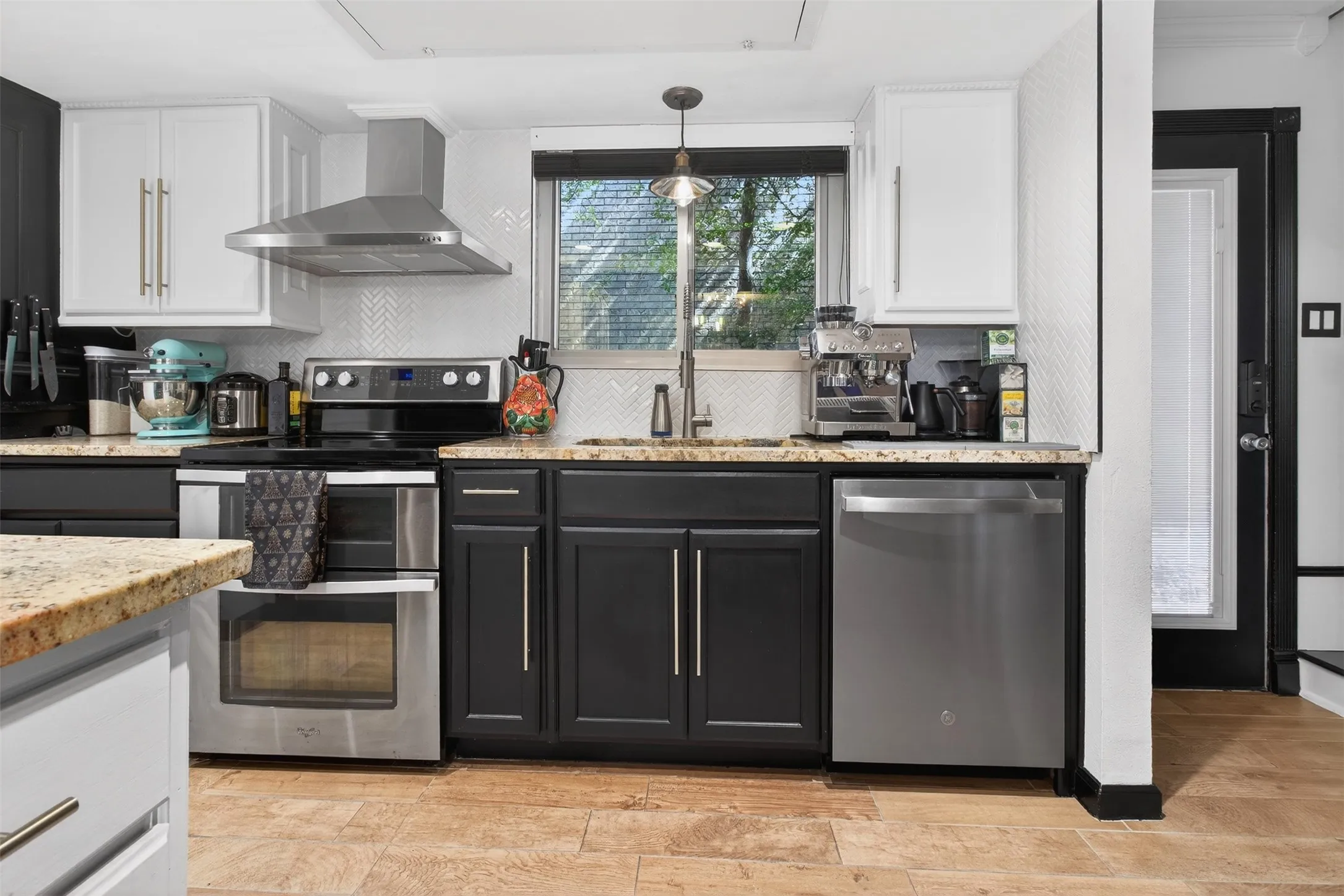 Condominium For Sale in Dallas County , 2702 Douglas Avenue 126, Dallas, Texas 75219, 2 Bedroom, 2 Bathroom, Garage spaces, 982 Sqft, built in 1966, Preowned, Price $230,000, mls#21229445, Real Estate Agent in Dallas, Homes For Sale in Dallas county, Homes For Sale in Dallas, Realtor in Dallas Texas, Real Estate Brokerage Independent Realty Texas, Luminita Cordes Realtor