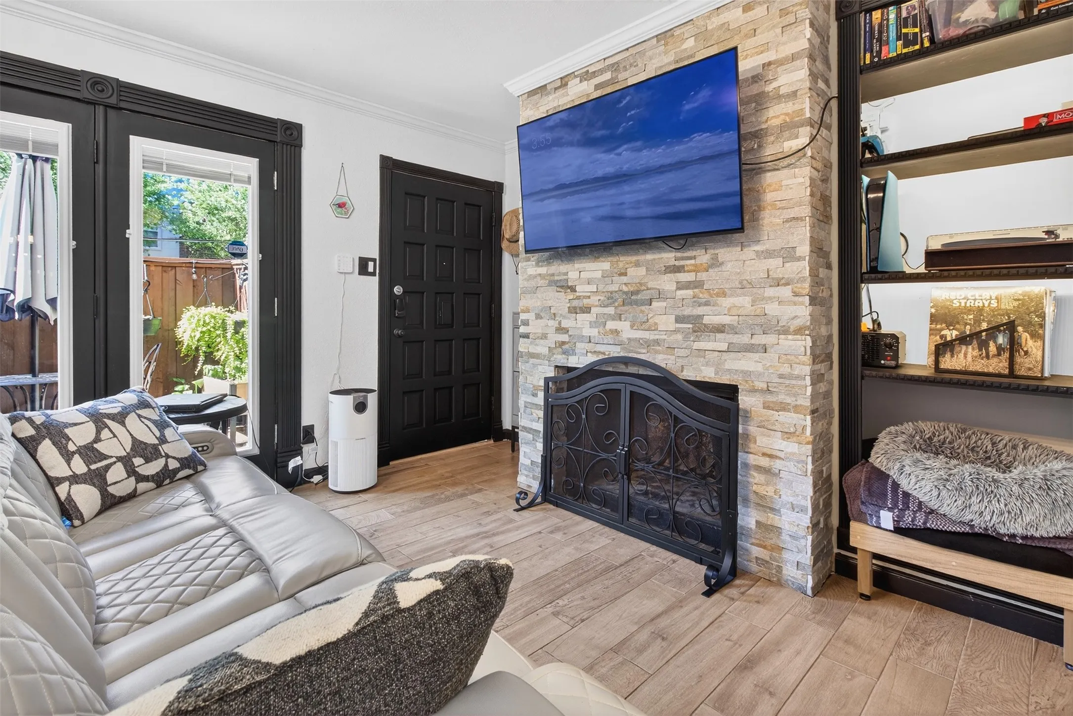 Condominium For Sale in Dallas County , 2702 Douglas Avenue 126, Dallas, Texas 75219, 2 Bedroom, 2 Bathroom, Garage spaces, 982 Sqft, built in 1966, Preowned, Price $230,000, mls#21229445, Real Estate Agent in Dallas, Homes For Sale in Dallas county, Homes For Sale in Dallas, Realtor in Dallas Texas, Real Estate Brokerage Independent Realty Texas, Luminita Cordes Realtor