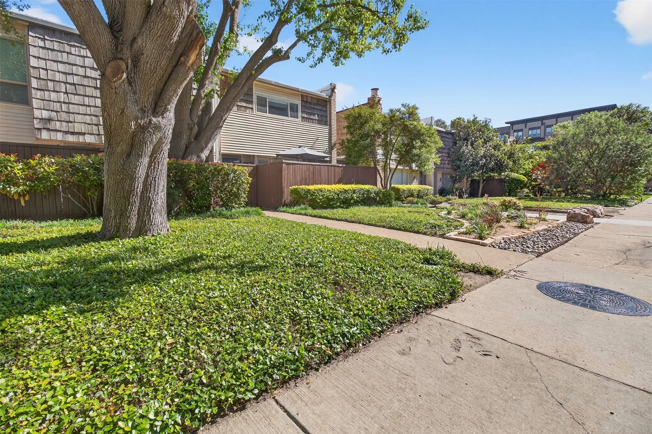 Condominium For Sale in Dallas County , 2702 Douglas Avenue 126, Dallas, Texas 75219, 2 Bedroom, 2 Bathroom, Garage spaces, 982 Sqft, built in 1966, Preowned, Price $230,000, mls#21229445, Real Estate Agent in Dallas, Homes For Sale in Dallas county, Homes For Sale in Dallas, Realtor in Dallas Texas, Real Estate Brokerage Independent Realty Texas, Luminita Cordes Realtor