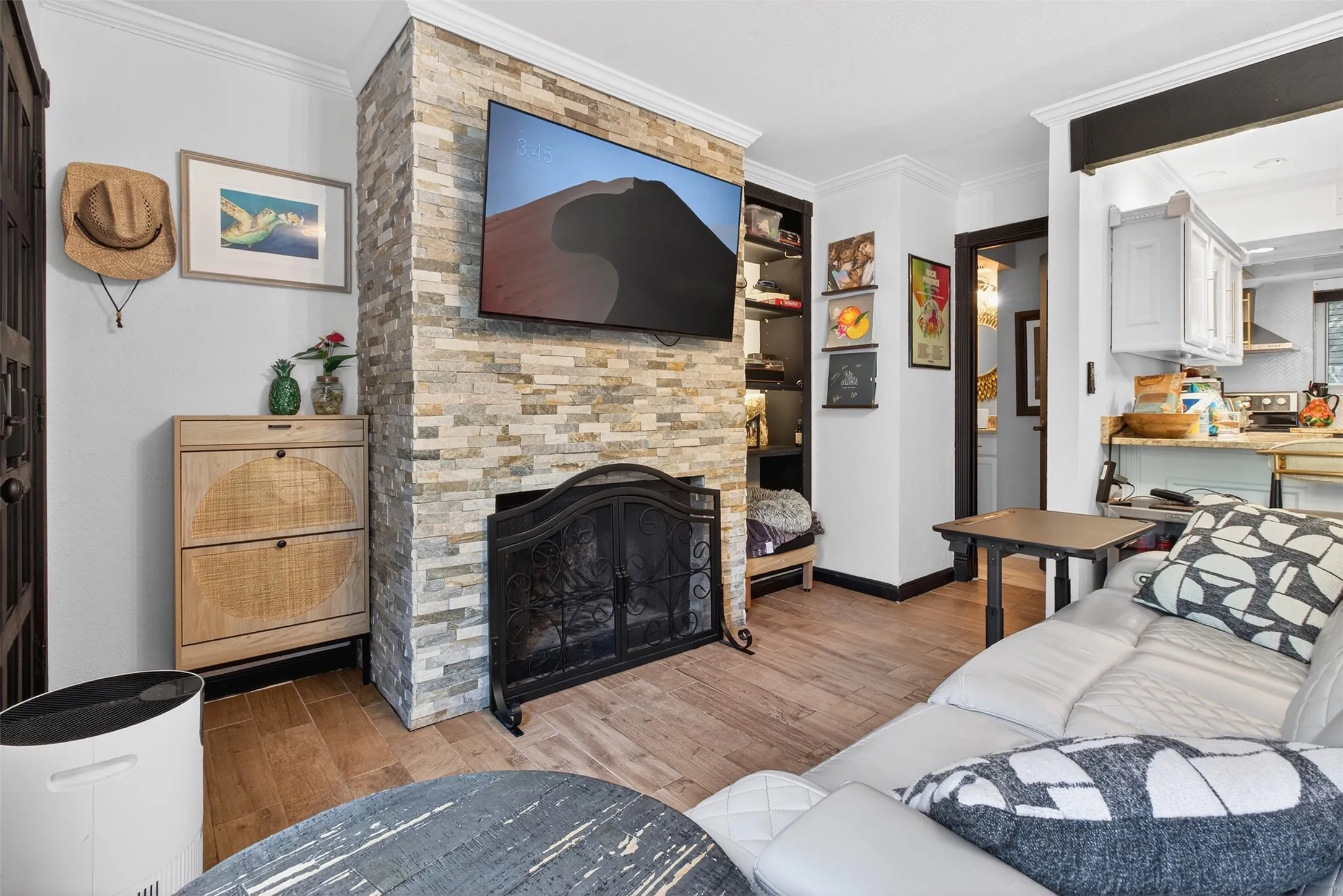 Condominium For Sale in Dallas County , 2702 Douglas Avenue 126, Dallas, Texas 75219, 2 Bedroom, 2 Bathroom, Garage spaces, 982 Sqft, built in 1966, Preowned, Price $230,000, mls#21229445, Real Estate Agent in Dallas, Homes For Sale in Dallas county, Homes For Sale in Dallas, Realtor in Dallas Texas, Real Estate Brokerage Independent Realty Texas, Luminita Cordes Realtor