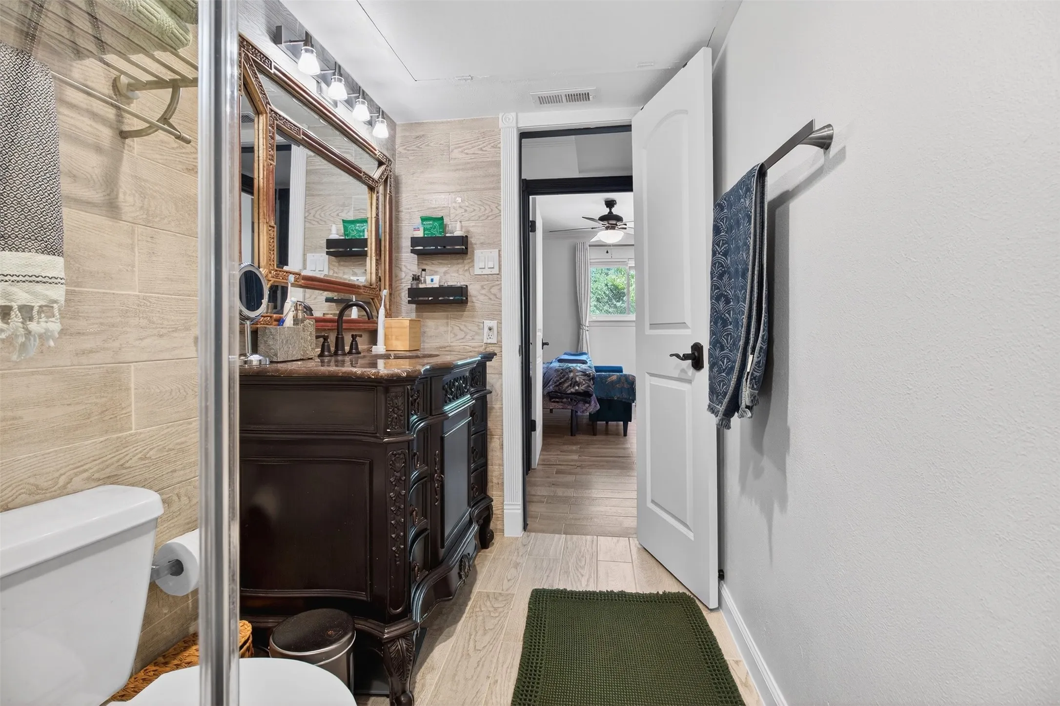 Condominium For Sale in Dallas County , 2702 Douglas Avenue 126, Dallas, Texas 75219, 2 Bedroom, 2 Bathroom, Garage spaces, 982 Sqft, built in 1966, Preowned, Price $230,000, mls#21229445, Real Estate Agent in Dallas, Homes For Sale in Dallas county, Homes For Sale in Dallas, Realtor in Dallas Texas, Real Estate Brokerage Independent Realty Texas, Luminita Cordes Realtor