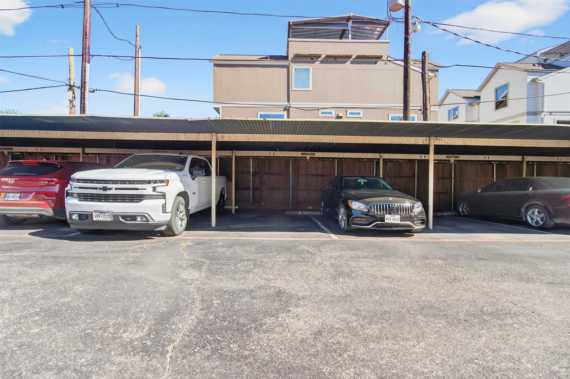 Condominium For Sale in Dallas County , 2702 Douglas Avenue 126, Dallas, Texas 75219, 2 Bedroom, 2 Bathroom, Garage spaces, 982 Sqft, built in 1966, Preowned, Price $230,000, mls#21229445, Real Estate Agent in Dallas, Homes For Sale in Dallas county, Homes For Sale in Dallas, Realtor in Dallas Texas, Real Estate Brokerage Independent Realty Texas, Luminita Cordes Realtor