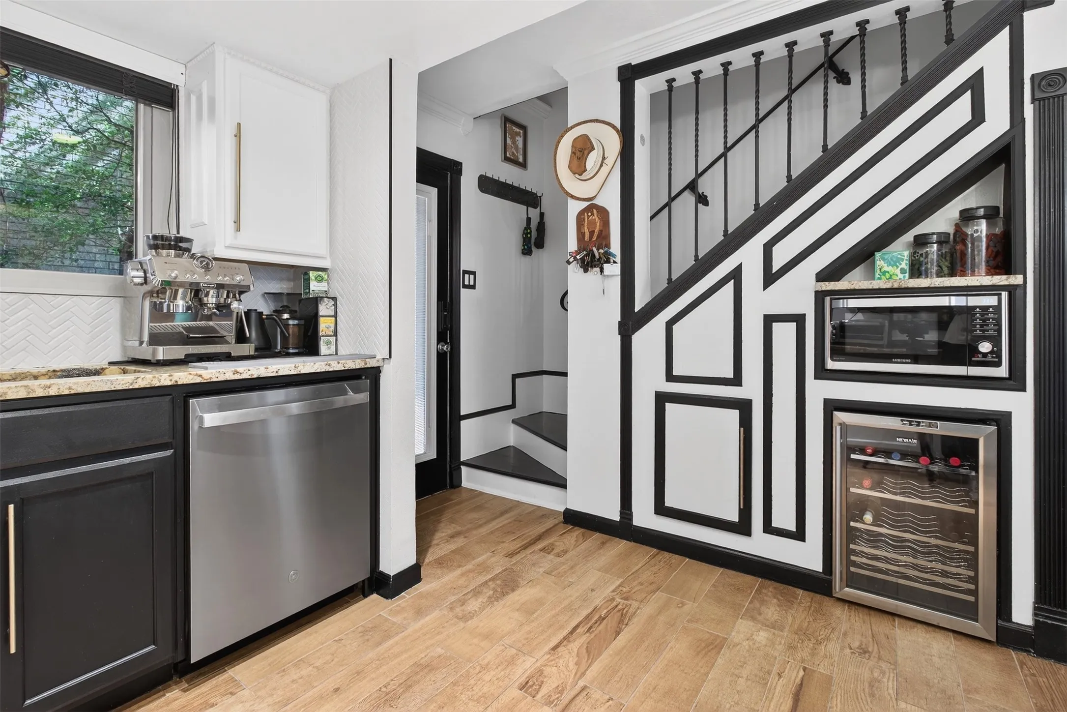 Condominium For Sale in Dallas County , 2702 Douglas Avenue 126, Dallas, Texas 75219, 2 Bedroom, 2 Bathroom, Garage spaces, 982 Sqft, built in 1966, Preowned, Price $230,000, mls#21229445, Real Estate Agent in Dallas, Homes For Sale in Dallas county, Homes For Sale in Dallas, Realtor in Dallas Texas, Real Estate Brokerage Independent Realty Texas, Luminita Cordes Realtor