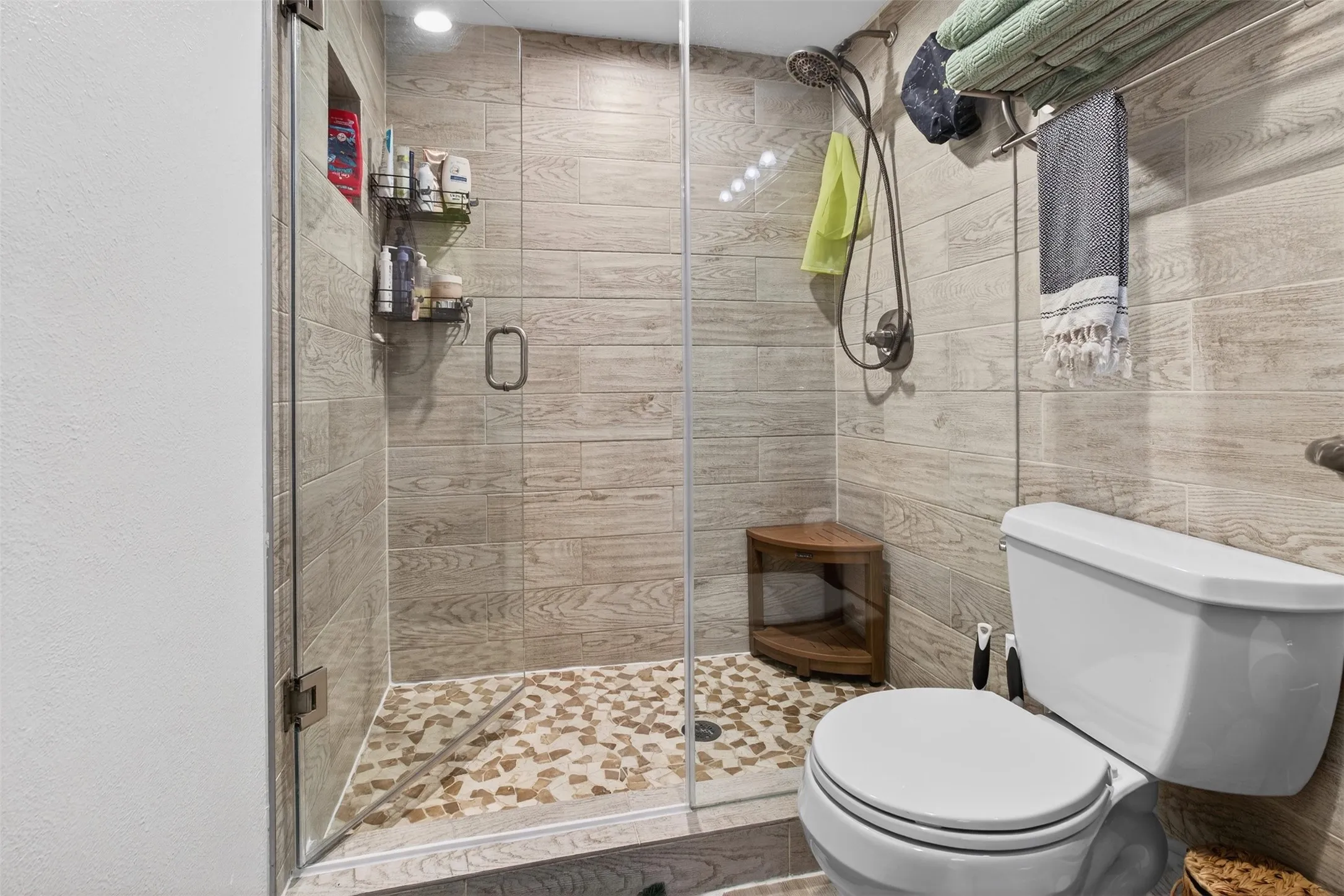 Condominium For Sale in Dallas County , 2702 Douglas Avenue 126, Dallas, Texas 75219, 2 Bedroom, 2 Bathroom, Garage spaces, 982 Sqft, built in 1966, Preowned, Price $230,000, mls#21229445, Real Estate Agent in Dallas, Homes For Sale in Dallas county, Homes For Sale in Dallas, Realtor in Dallas Texas, Real Estate Brokerage Independent Realty Texas, Luminita Cordes Realtor