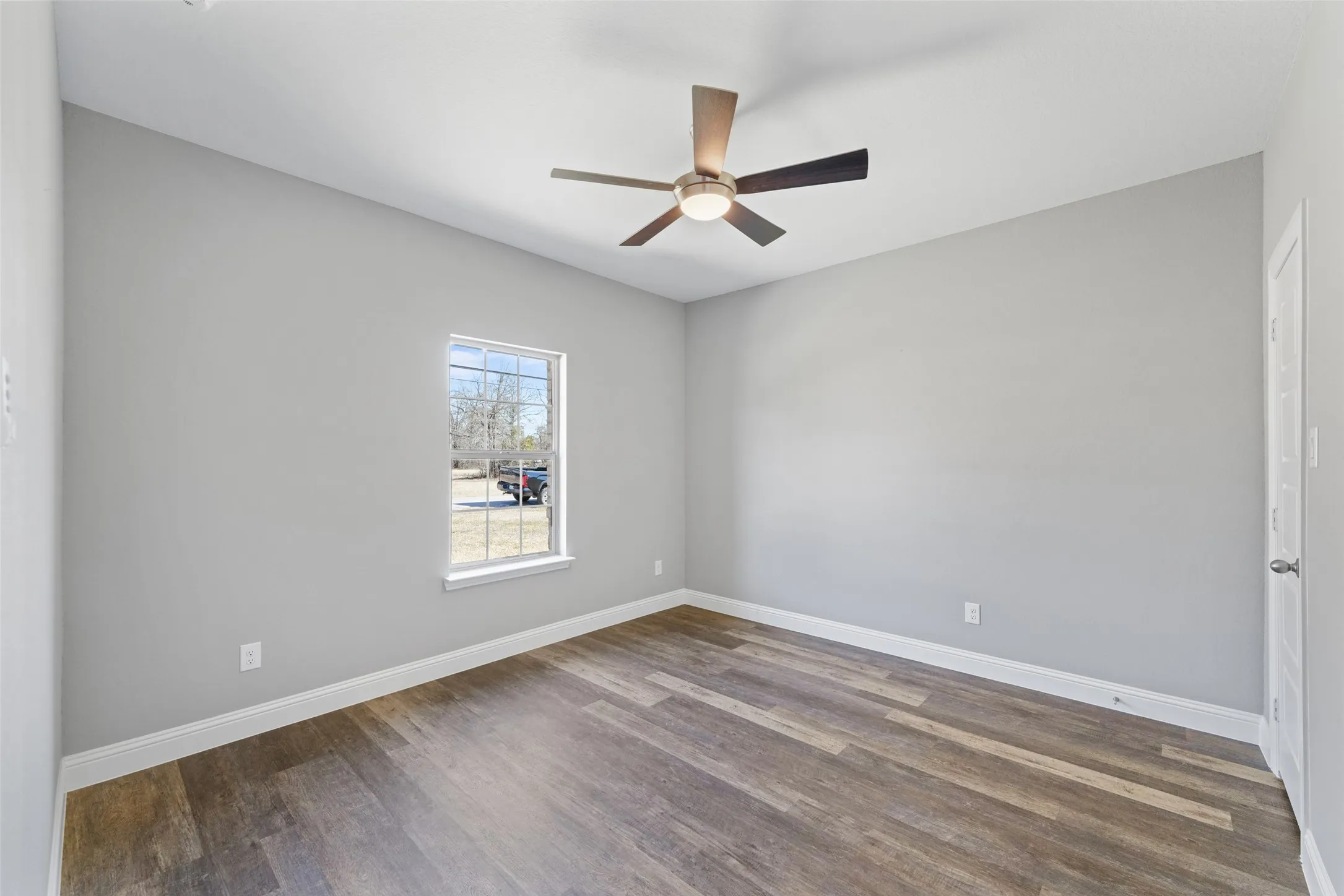 Single Family Residence For Sale in Henderson County , 639 Legendary Lane, Gun Barrel City, Texas 75156, 5 Bedroom, 3 Bathroom, 2 Garage spaces, 2,547 Sqft, built in 2022, Preowned, mls#21227717, Real Estate Agent in Gun Barrel City, Homes For Sale in Henderson county, Homes For Sale in Gun Barrel City, Realtor in Gun Barrel City Texas, Real Estate Brokerage Independent Realty Texas, Luminita Cordes Realtor