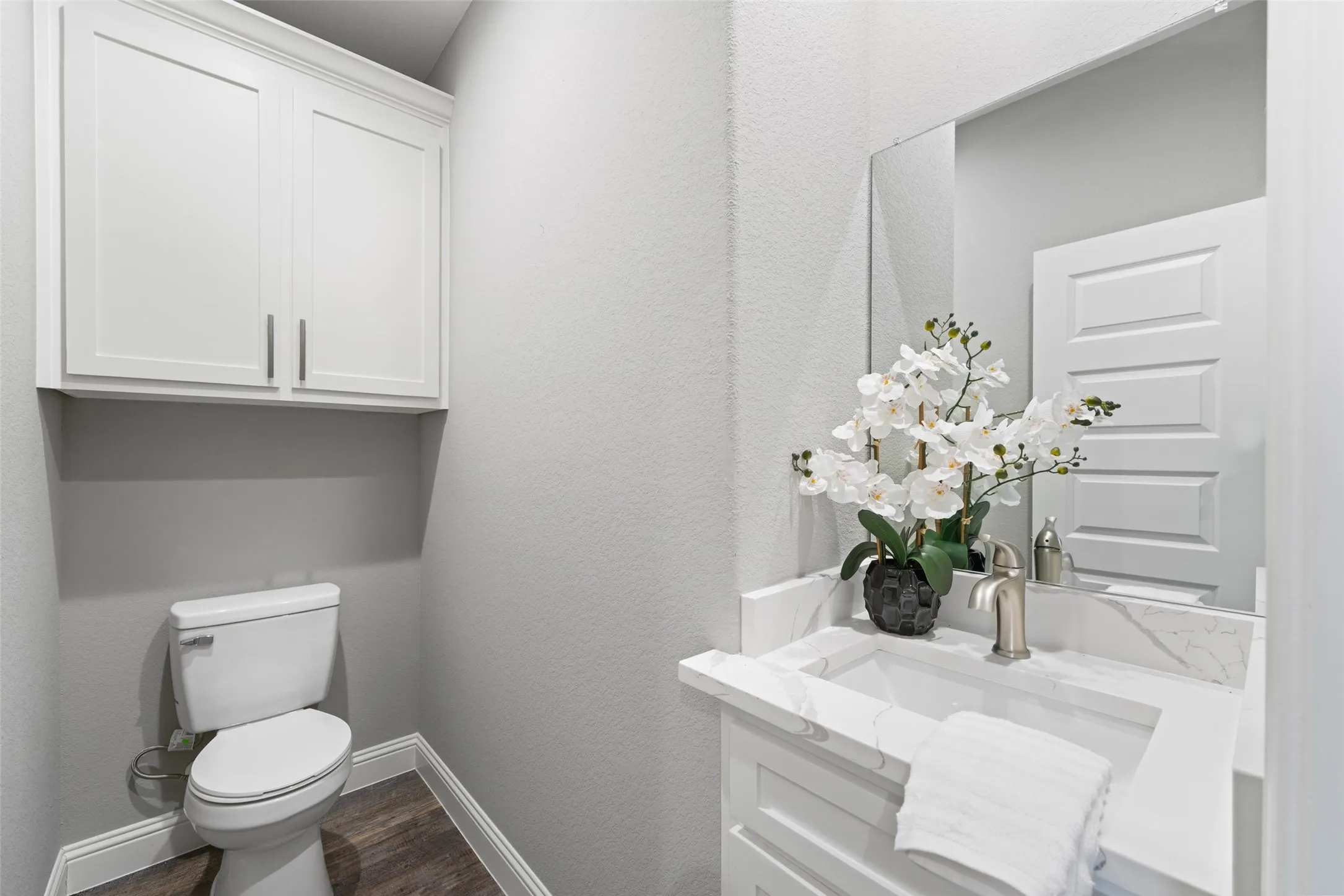 Single Family Residence For Sale in Henderson County , 639 Legendary Lane, Gun Barrel City, Texas 75156, 5 Bedroom, 3 Bathroom, 2 Garage spaces, 2,547 Sqft, built in 2022, Preowned, mls#21227717, Real Estate Agent in Gun Barrel City, Homes For Sale in Henderson county, Homes For Sale in Gun Barrel City, Realtor in Gun Barrel City Texas, Real Estate Brokerage Independent Realty Texas, Luminita Cordes Realtor