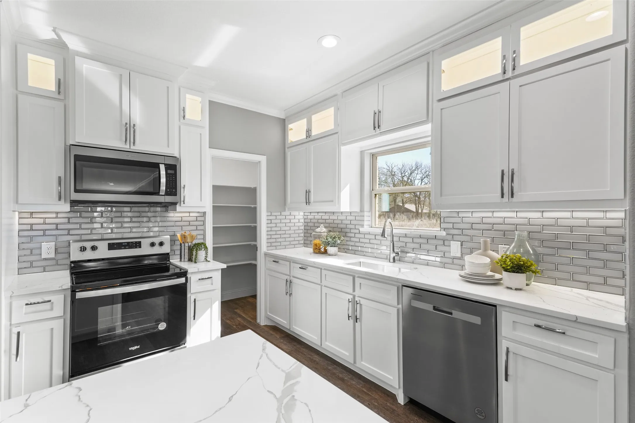 Single Family Residence For Sale in Henderson County , 639 Legendary Lane, Gun Barrel City, Texas 75156, 5 Bedroom, 3 Bathroom, 2 Garage spaces, 2,547 Sqft, built in 2022, Preowned, mls#21227717, Real Estate Agent in Gun Barrel City, Homes For Sale in Henderson county, Homes For Sale in Gun Barrel City, Realtor in Gun Barrel City Texas, Real Estate Brokerage Independent Realty Texas, Luminita Cordes Realtor