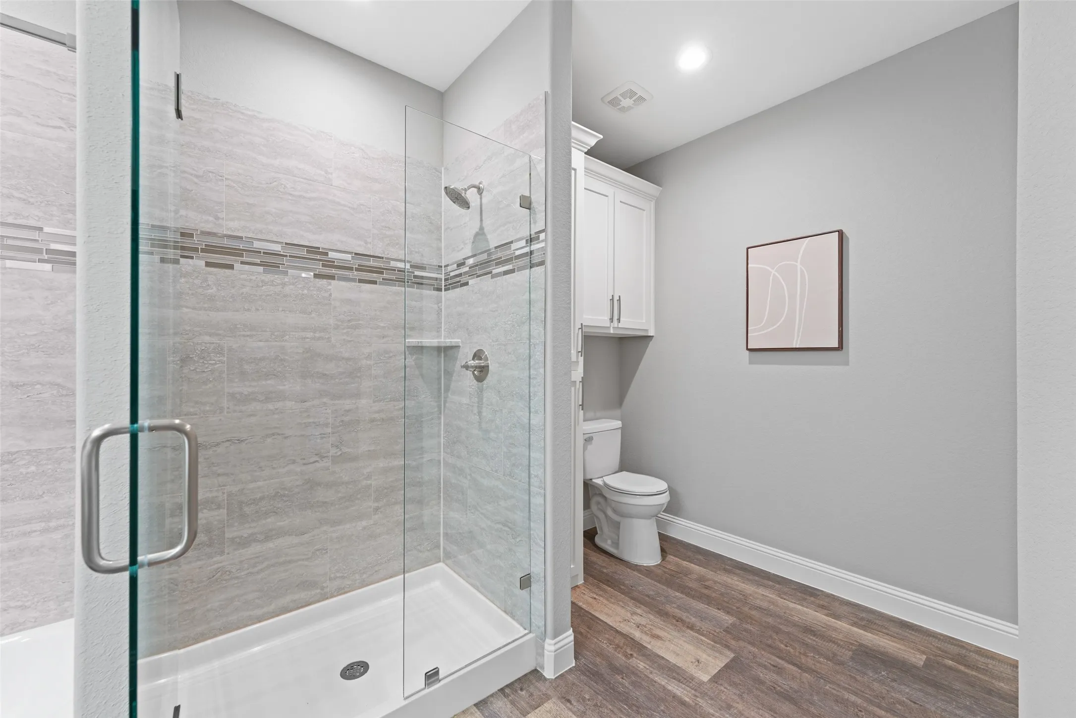 Single Family Residence For Sale in Henderson County , 639 Legendary Lane, Gun Barrel City, Texas 75156, 5 Bedroom, 3 Bathroom, 2 Garage spaces, 2,547 Sqft, built in 2022, Preowned, mls#21227717, Real Estate Agent in Gun Barrel City, Homes For Sale in Henderson county, Homes For Sale in Gun Barrel City, Realtor in Gun Barrel City Texas, Real Estate Brokerage Independent Realty Texas, Luminita Cordes Realtor