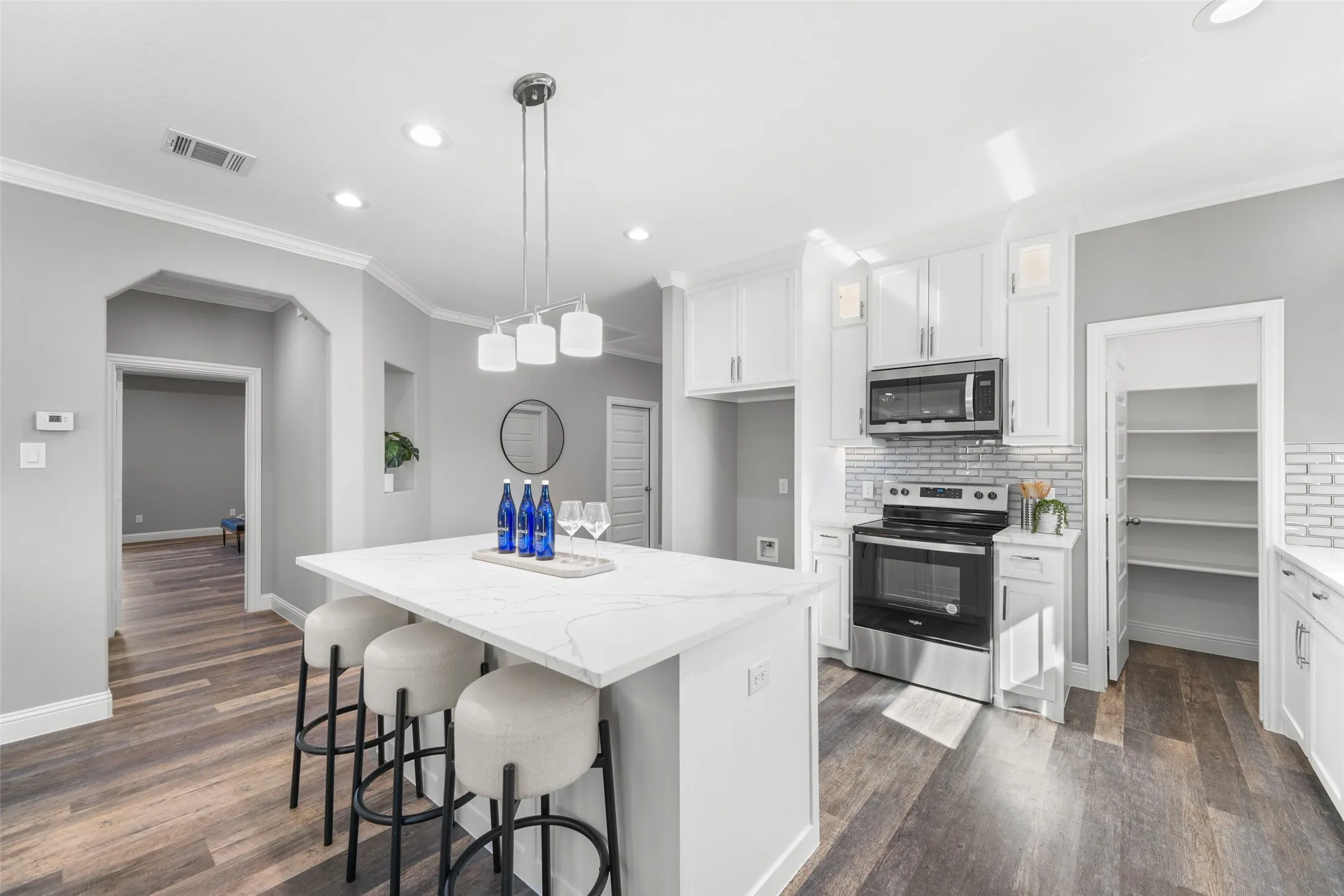 Single Family Residence For Sale in Henderson County , 639 Legendary Lane, Gun Barrel City, Texas 75156, 5 Bedroom, 3 Bathroom, 2 Garage spaces, 2,547 Sqft, built in 2022, Preowned, mls#21227717, Real Estate Agent in Gun Barrel City, Homes For Sale in Henderson county, Homes For Sale in Gun Barrel City, Realtor in Gun Barrel City Texas, Real Estate Brokerage Independent Realty Texas, Luminita Cordes Realtor