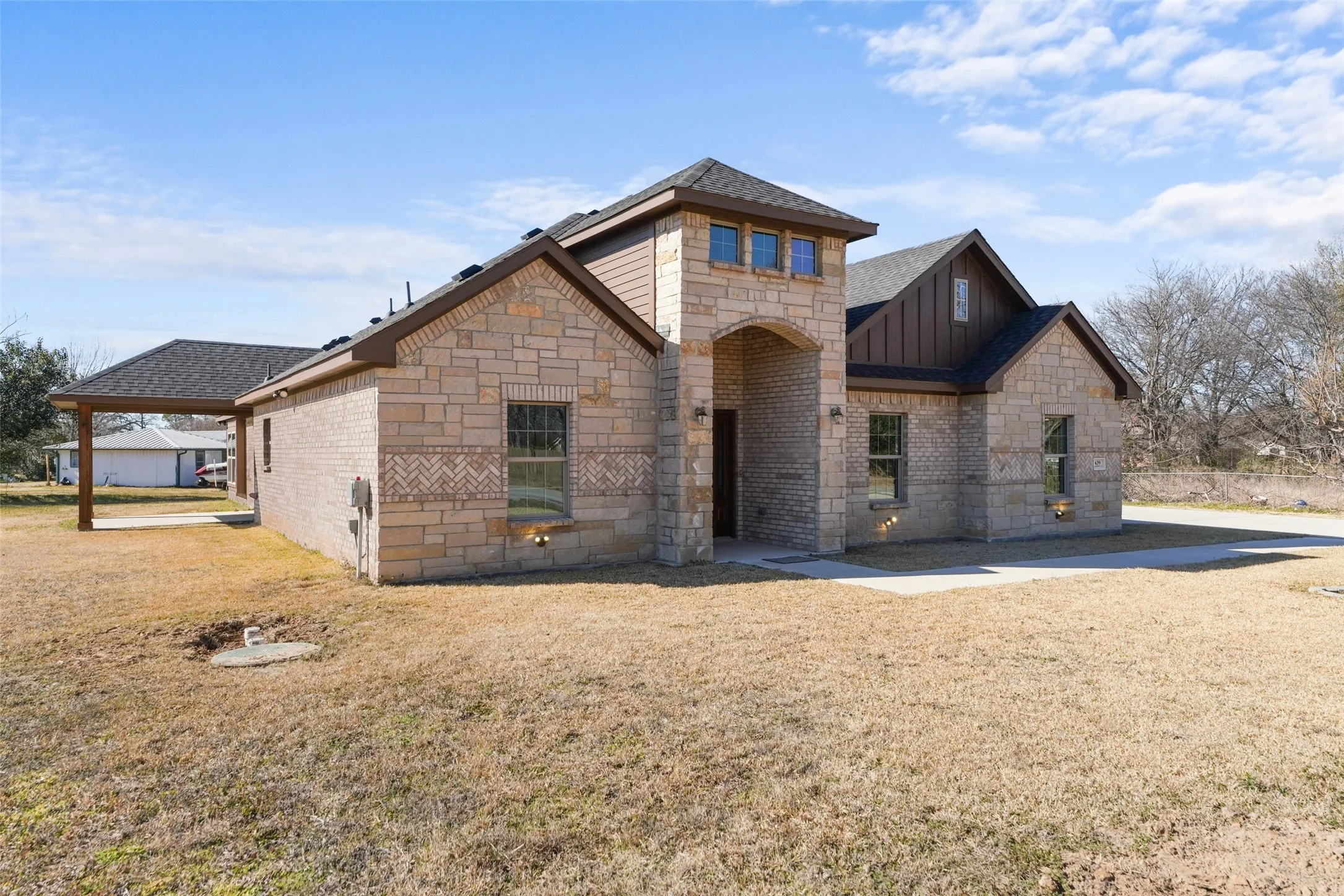 Single Family Residence For Sale in Henderson County , 639 Legendary Lane, Gun Barrel City, Texas 75156, 5 Bedroom, 3 Bathroom, 2 Garage spaces, 2,547 Sqft, built in 2022, Preowned, mls#21227717, Real Estate Agent in Gun Barrel City, Homes For Sale in Henderson county, Homes For Sale in Gun Barrel City, Realtor in Gun Barrel City Texas, Real Estate Brokerage Independent Realty Texas, Luminita Cordes Realtor