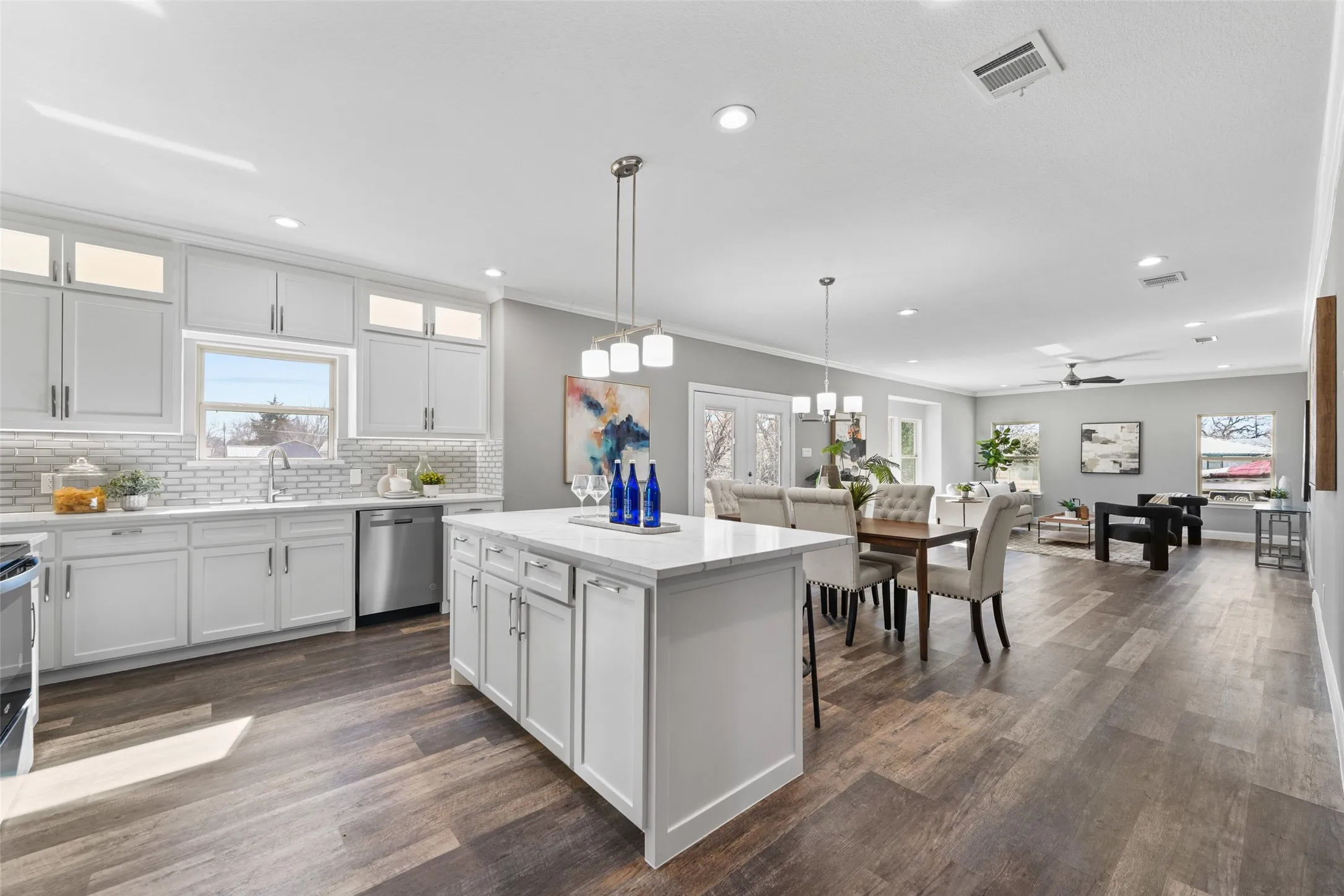 Single Family Residence For Sale in Henderson County , 639 Legendary Lane, Gun Barrel City, Texas 75156, 5 Bedroom, 3 Bathroom, 2 Garage spaces, 2,547 Sqft, built in 2022, Preowned, mls#21227717, Real Estate Agent in Gun Barrel City, Homes For Sale in Henderson county, Homes For Sale in Gun Barrel City, Realtor in Gun Barrel City Texas, Real Estate Brokerage Independent Realty Texas, Luminita Cordes Realtor