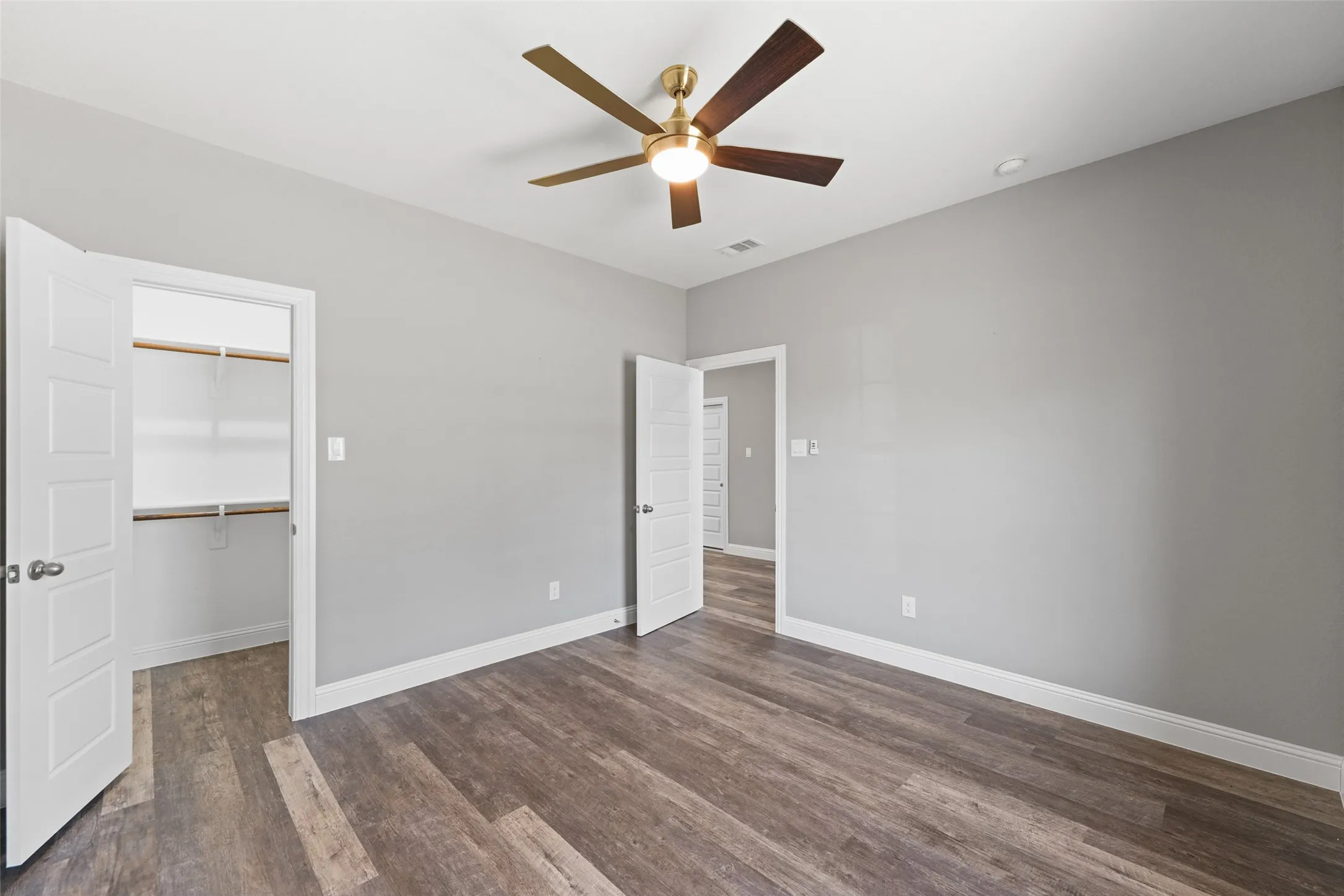 Single Family Residence For Sale in Henderson County , 639 Legendary Lane, Gun Barrel City, Texas 75156, 5 Bedroom, 3 Bathroom, 2 Garage spaces, 2,547 Sqft, built in 2022, Preowned, mls#21227717, Real Estate Agent in Gun Barrel City, Homes For Sale in Henderson county, Homes For Sale in Gun Barrel City, Realtor in Gun Barrel City Texas, Real Estate Brokerage Independent Realty Texas, Luminita Cordes Realtor