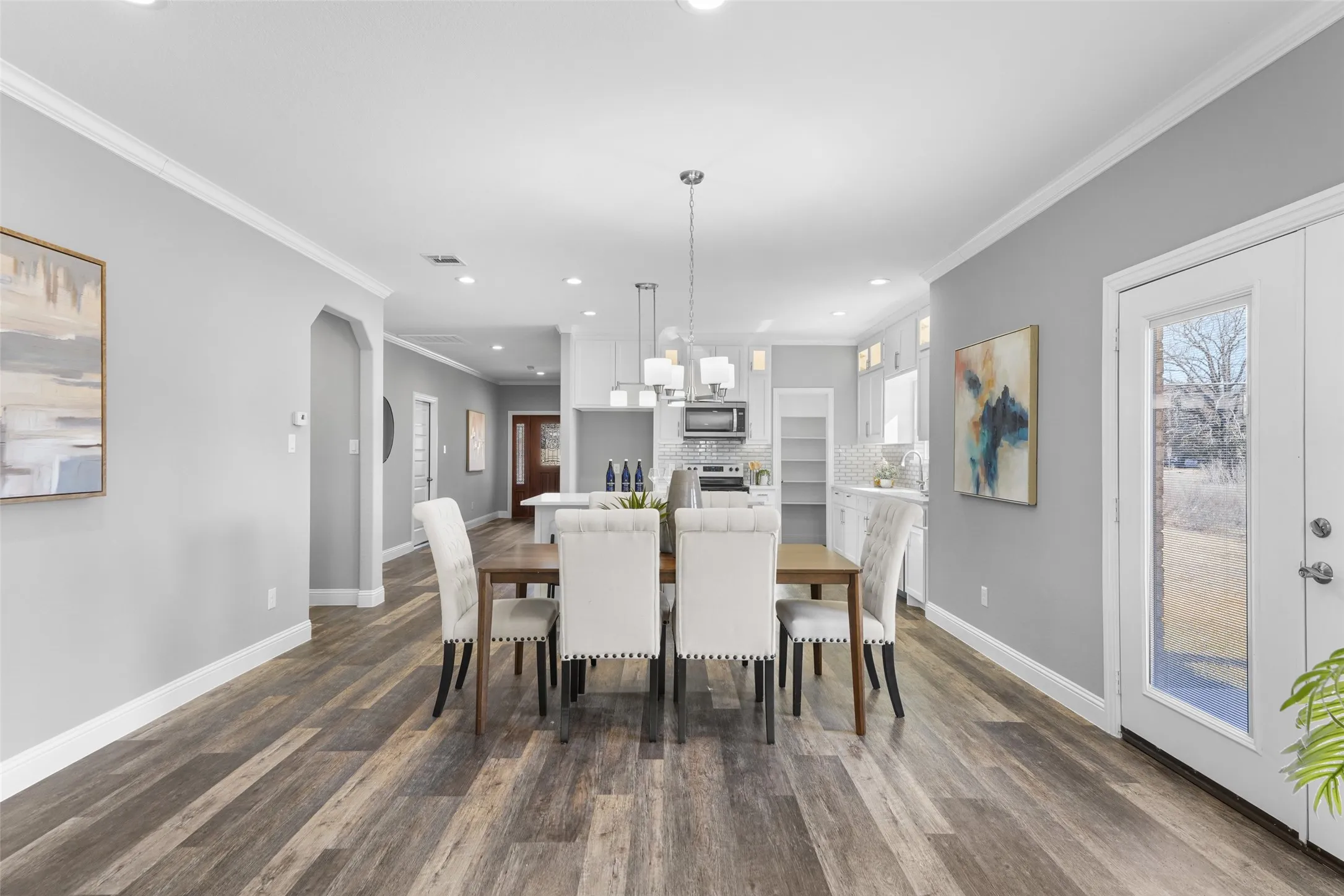 Single Family Residence For Sale in Henderson County , 639 Legendary Lane, Gun Barrel City, Texas 75156, 5 Bedroom, 3 Bathroom, 2 Garage spaces, 2,547 Sqft, built in 2022, Preowned, mls#21227717, Real Estate Agent in Gun Barrel City, Homes For Sale in Henderson county, Homes For Sale in Gun Barrel City, Realtor in Gun Barrel City Texas, Real Estate Brokerage Independent Realty Texas, Luminita Cordes Realtor