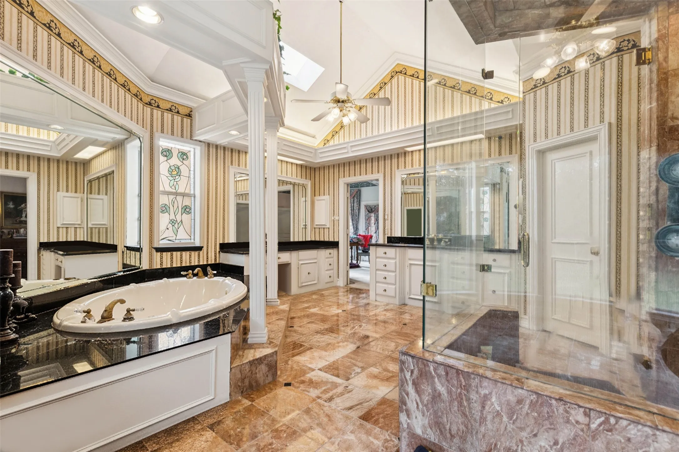 Single Family Residence For Sale in Denton County , 385 Meadow View Drive, Argyle, Texas 76226, 7 Bedroom, 8 Bathroom, 10 Garage spaces, 6,905 Sqft, built in 1989, Preowned, mls#21231988, Real Estate Agent in Argyle, Homes For Sale in Denton county, Homes For Sale in Argyle, Realtor in Argyle Texas, Real Estate Brokerage Independent Realty Texas, Luminita Cordes Realtor