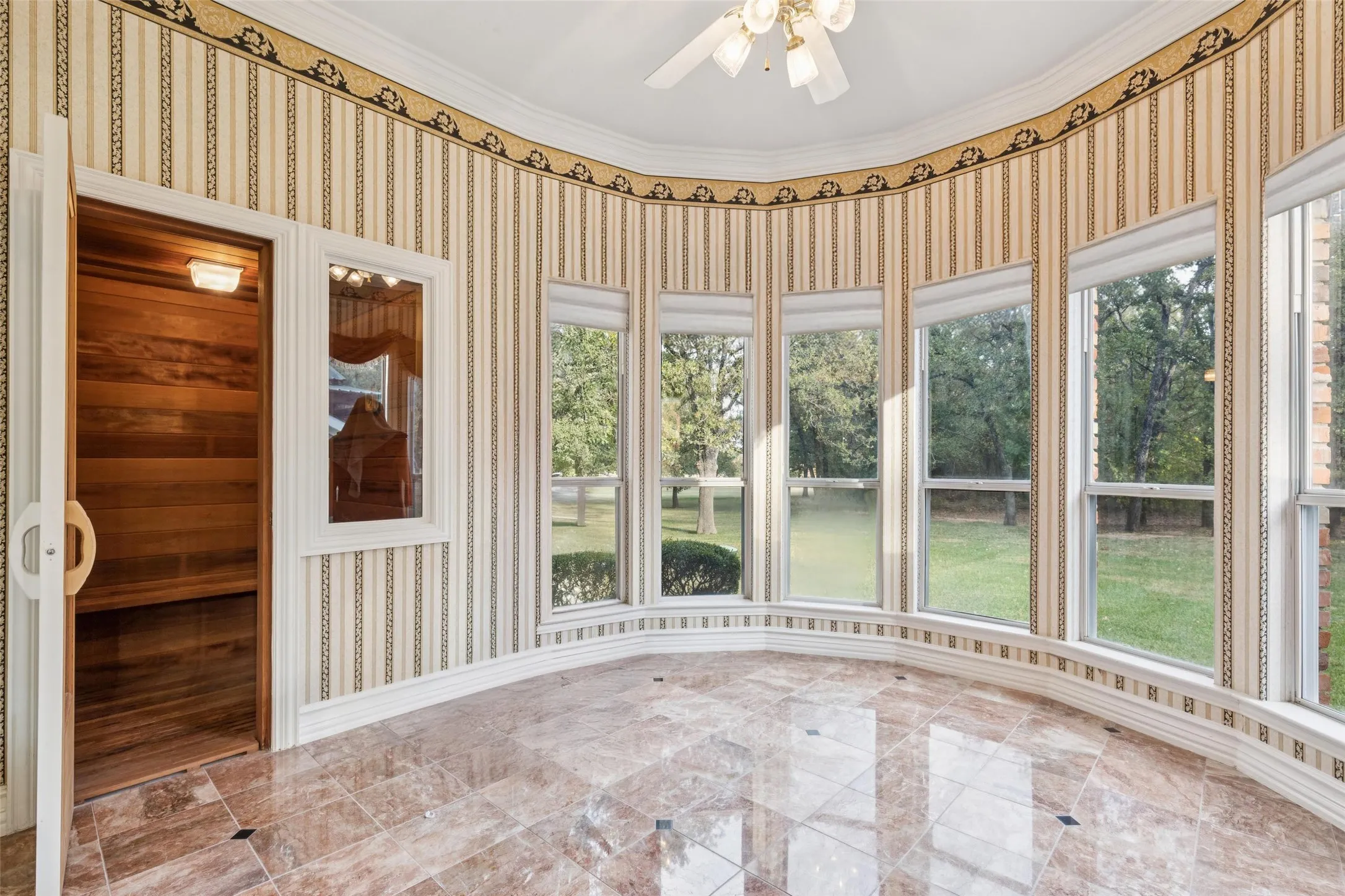 Single Family Residence For Sale in Denton County , 385 Meadow View Drive, Argyle, Texas 76226, 7 Bedroom, 8 Bathroom, 10 Garage spaces, 6,905 Sqft, built in 1989, Preowned, mls#21231988, Real Estate Agent in Argyle, Homes For Sale in Denton county, Homes For Sale in Argyle, Realtor in Argyle Texas, Real Estate Brokerage Independent Realty Texas, Luminita Cordes Realtor