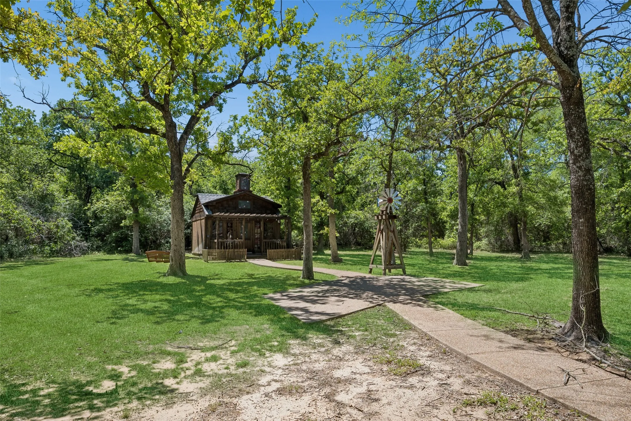Single Family Residence For Sale in Denton County , 385 Meadow View Drive, Argyle, Texas 76226, 7 Bedroom, 8 Bathroom, 10 Garage spaces, 6,905 Sqft, built in 1989, Preowned, mls#21231988, Real Estate Agent in Argyle, Homes For Sale in Denton county, Homes For Sale in Argyle, Realtor in Argyle Texas, Real Estate Brokerage Independent Realty Texas, Luminita Cordes Realtor