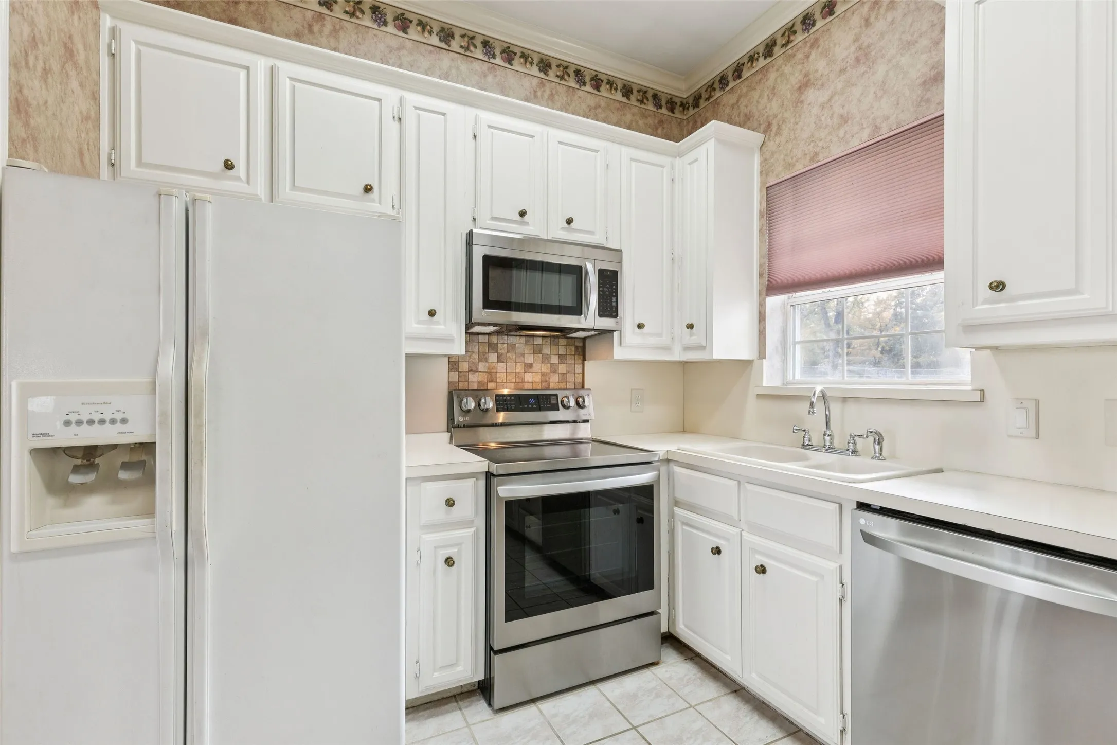 Single Family Residence For Sale in Denton County , 385 Meadow View Drive, Argyle, Texas 76226, 7 Bedroom, 8 Bathroom, 10 Garage spaces, 6,905 Sqft, built in 1989, Preowned, mls#21231988, Real Estate Agent in Argyle, Homes For Sale in Denton county, Homes For Sale in Argyle, Realtor in Argyle Texas, Real Estate Brokerage Independent Realty Texas, Luminita Cordes Realtor
