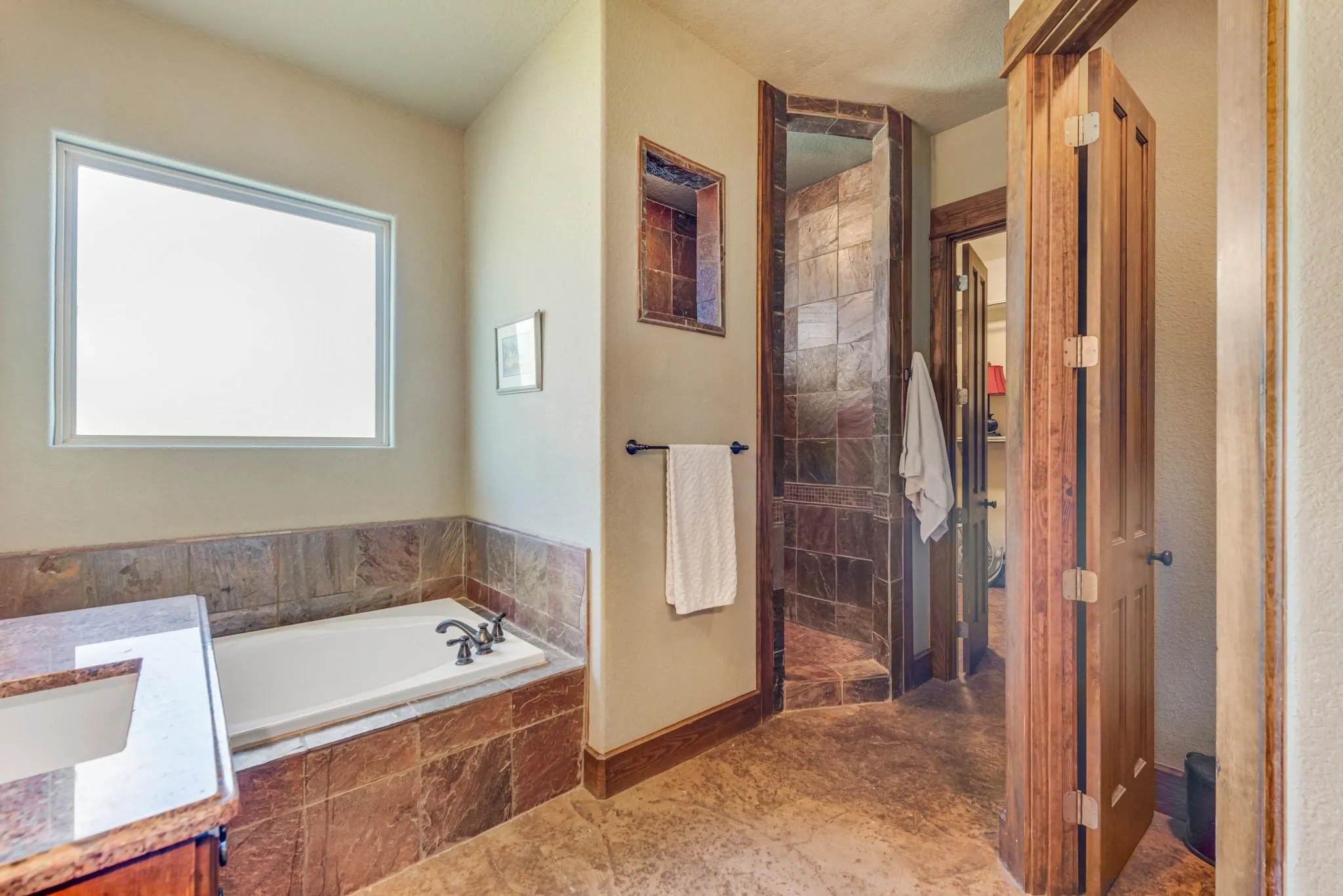 Farm For Sale in Fannin County , 23115 S State Highway 78, Leonard, Texas 75452, 3 Bedroom, 3 Bathroom, 2 Garage spaces, 3,151 Sqft, built in 2007, Preowned, Price $2,000,000, mls#21233737, Real Estate Agent in Leonard, Homes For Sale in Fannin county, Homes For Sale in Leonard, Realtor in Leonard Texas, Real Estate Brokerage Independent Realty Texas, Luminita Cordes Realtor