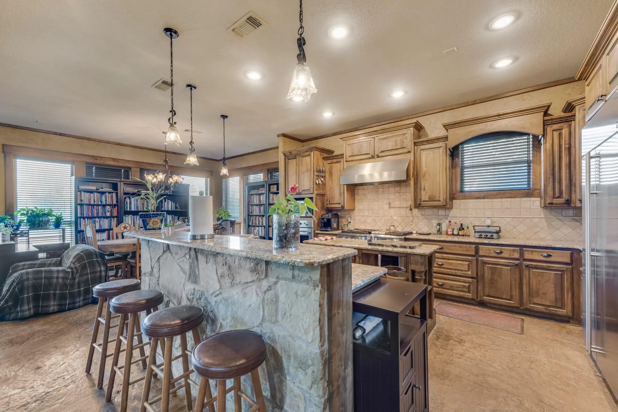 Farm For Sale in Fannin County , 23115 S State Highway 78, Leonard, Texas 75452, 3 Bedroom, 3 Bathroom, 2 Garage spaces, 3,151 Sqft, built in 2007, Preowned, Price $2,000,000, mls#21233737, Real Estate Agent in Leonard, Homes For Sale in Fannin county, Homes For Sale in Leonard, Realtor in Leonard Texas, Real Estate Brokerage Independent Realty Texas, Luminita Cordes Realtor