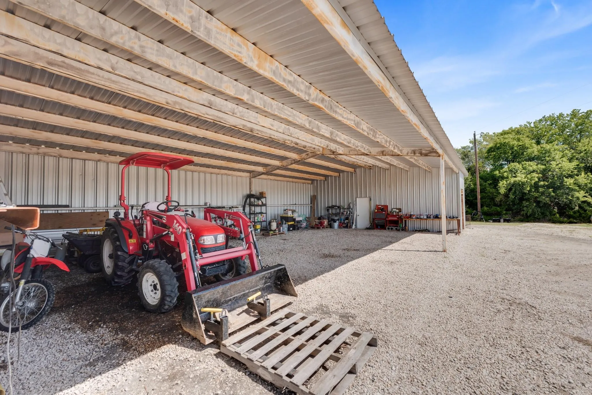 Farm For Sale in Fannin County , 23115 S State Highway 78, Leonard, Texas 75452, 3 Bedroom, 3 Bathroom, 2 Garage spaces, 3,151 Sqft, built in 2007, Preowned, Price $2,000,000, mls#21233737, Real Estate Agent in Leonard, Homes For Sale in Fannin county, Homes For Sale in Leonard, Realtor in Leonard Texas, Real Estate Brokerage Independent Realty Texas, Luminita Cordes Realtor