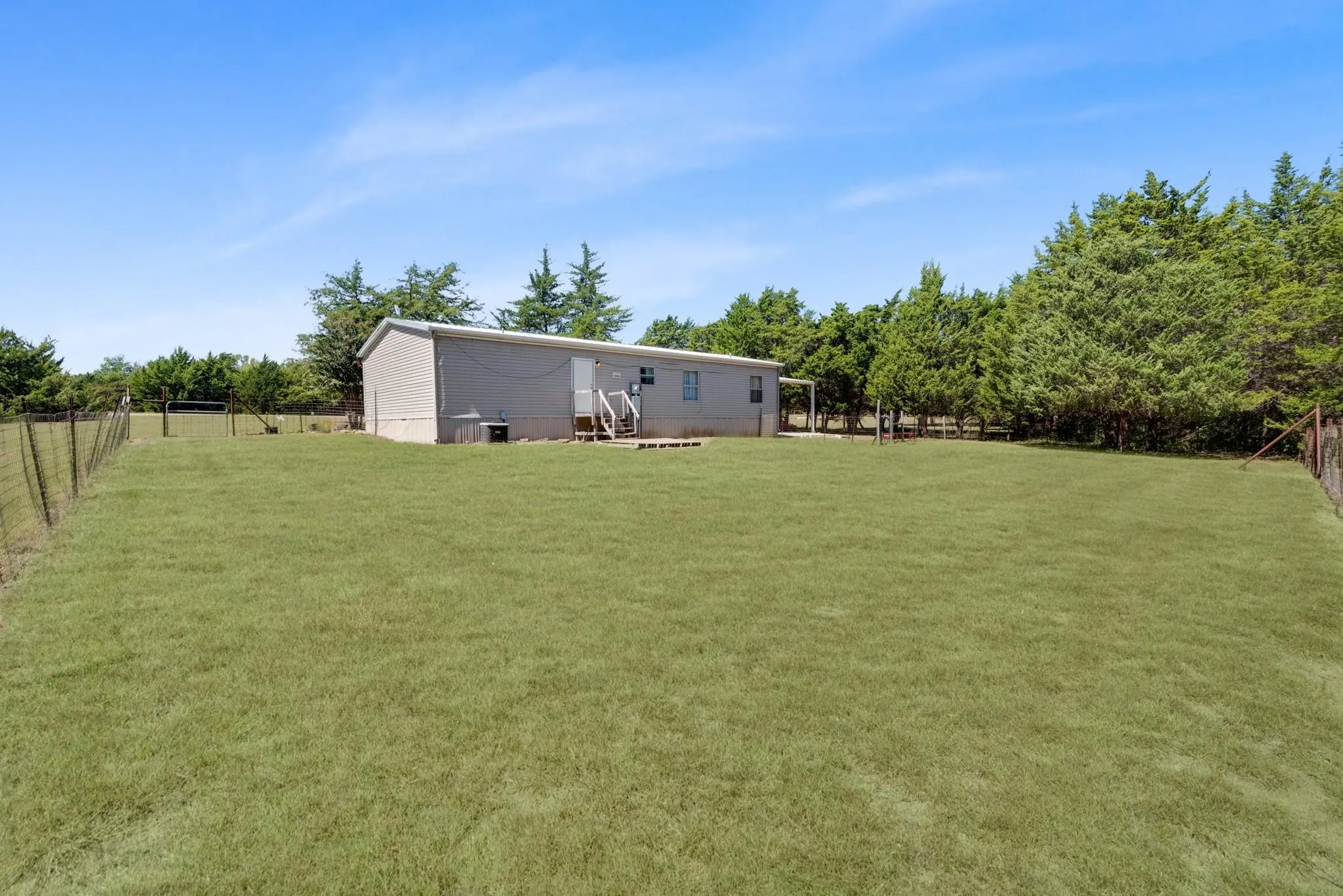 Farm For Sale in Fannin County , 23115 S State Highway 78, Leonard, Texas 75452, 3 Bedroom, 3 Bathroom, 2 Garage spaces, 3,151 Sqft, built in 2007, Preowned, Price $2,000,000, mls#21233737, Real Estate Agent in Leonard, Homes For Sale in Fannin county, Homes For Sale in Leonard, Realtor in Leonard Texas, Real Estate Brokerage Independent Realty Texas, Luminita Cordes Realtor