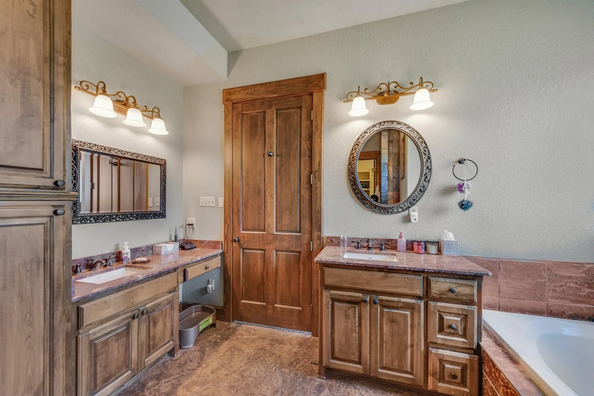 Farm For Sale in Fannin County , 23115 S State Highway 78, Leonard, Texas 75452, 3 Bedroom, 3 Bathroom, 2 Garage spaces, 3,151 Sqft, built in 2007, Preowned, Price $2,000,000, mls#21233737, Real Estate Agent in Leonard, Homes For Sale in Fannin county, Homes For Sale in Leonard, Realtor in Leonard Texas, Real Estate Brokerage Independent Realty Texas, Luminita Cordes Realtor