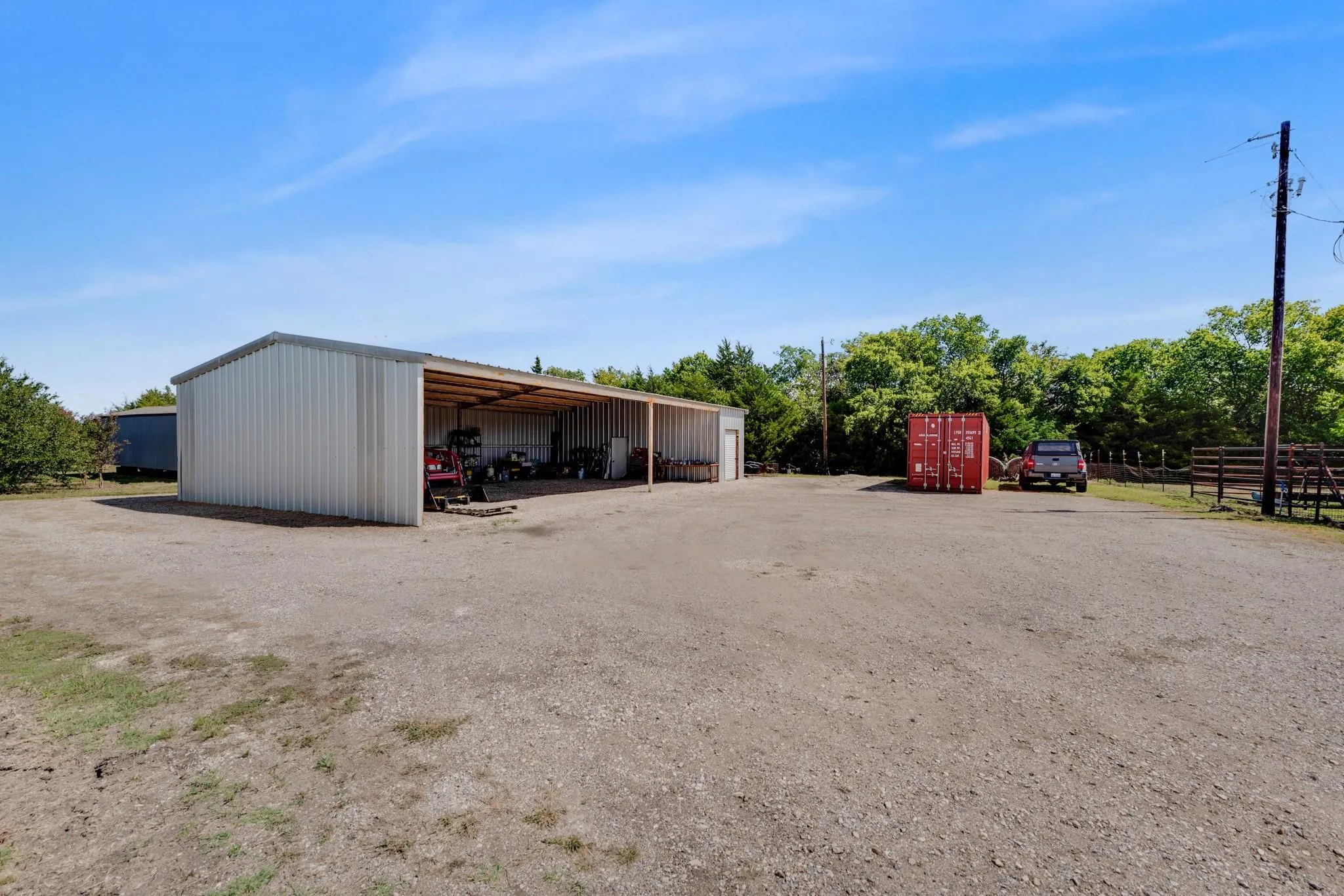 Farm For Sale in Fannin County , 23115 S State Highway 78, Leonard, Texas 75452, 3 Bedroom, 3 Bathroom, 2 Garage spaces, 3,151 Sqft, built in 2007, Preowned, Price $2,000,000, mls#21233737, Real Estate Agent in Leonard, Homes For Sale in Fannin county, Homes For Sale in Leonard, Realtor in Leonard Texas, Real Estate Brokerage Independent Realty Texas, Luminita Cordes Realtor