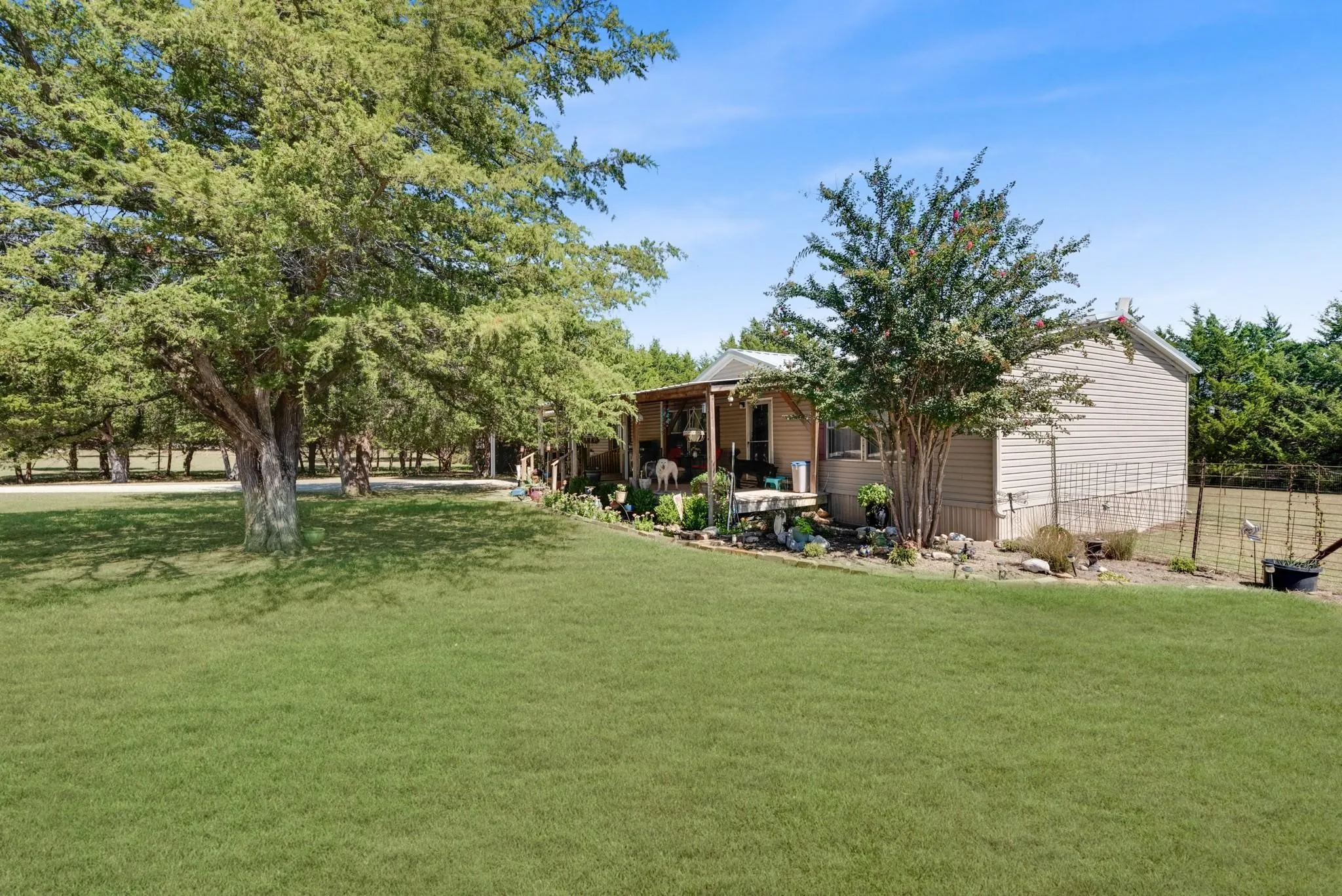 Farm For Sale in Fannin County , 23115 S State Highway 78, Leonard, Texas 75452, 3 Bedroom, 3 Bathroom, 2 Garage spaces, 3,151 Sqft, built in 2007, Preowned, Price $2,000,000, mls#21233737, Real Estate Agent in Leonard, Homes For Sale in Fannin county, Homes For Sale in Leonard, Realtor in Leonard Texas, Real Estate Brokerage Independent Realty Texas, Luminita Cordes Realtor