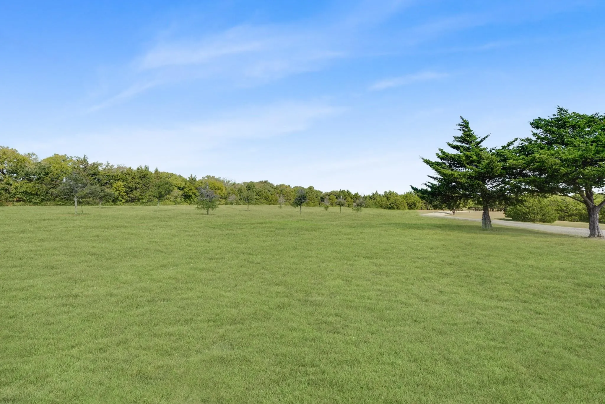 Farm For Sale in Fannin County , 23115 S State Highway 78, Leonard, Texas 75452, 3 Bedroom, 3 Bathroom, 2 Garage spaces, 3,151 Sqft, built in 2007, Preowned, Price $2,000,000, mls#21233737, Real Estate Agent in Leonard, Homes For Sale in Fannin county, Homes For Sale in Leonard, Realtor in Leonard Texas, Real Estate Brokerage Independent Realty Texas, Luminita Cordes Realtor