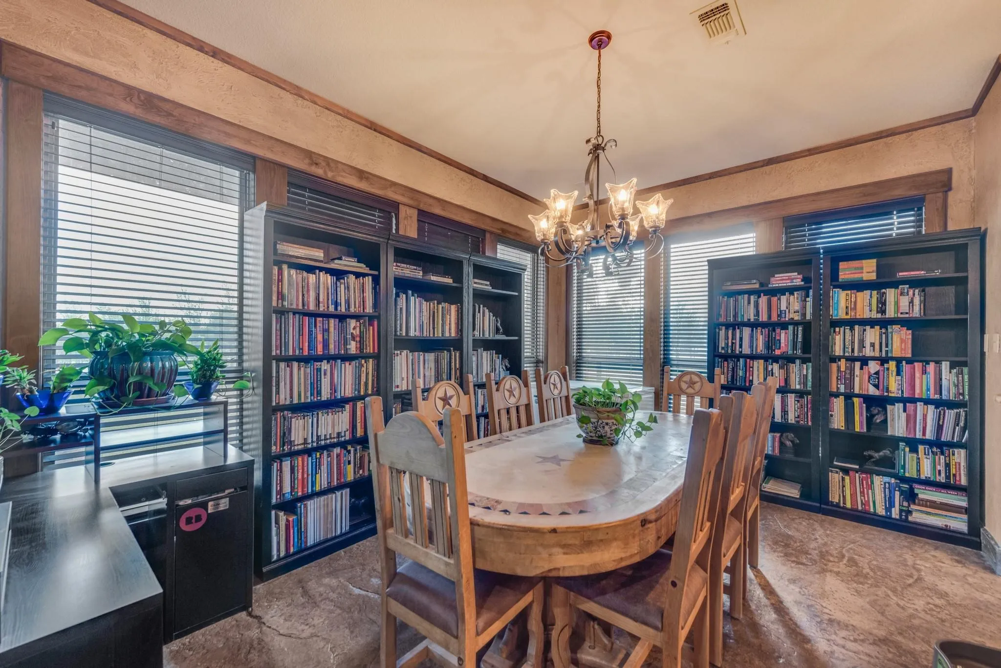 Farm For Sale in Fannin County , 23115 S State Highway 78, Leonard, Texas 75452, 3 Bedroom, 3 Bathroom, 2 Garage spaces, 3,151 Sqft, built in 2007, Preowned, Price $2,000,000, mls#21233737, Real Estate Agent in Leonard, Homes For Sale in Fannin county, Homes For Sale in Leonard, Realtor in Leonard Texas, Real Estate Brokerage Independent Realty Texas, Luminita Cordes Realtor